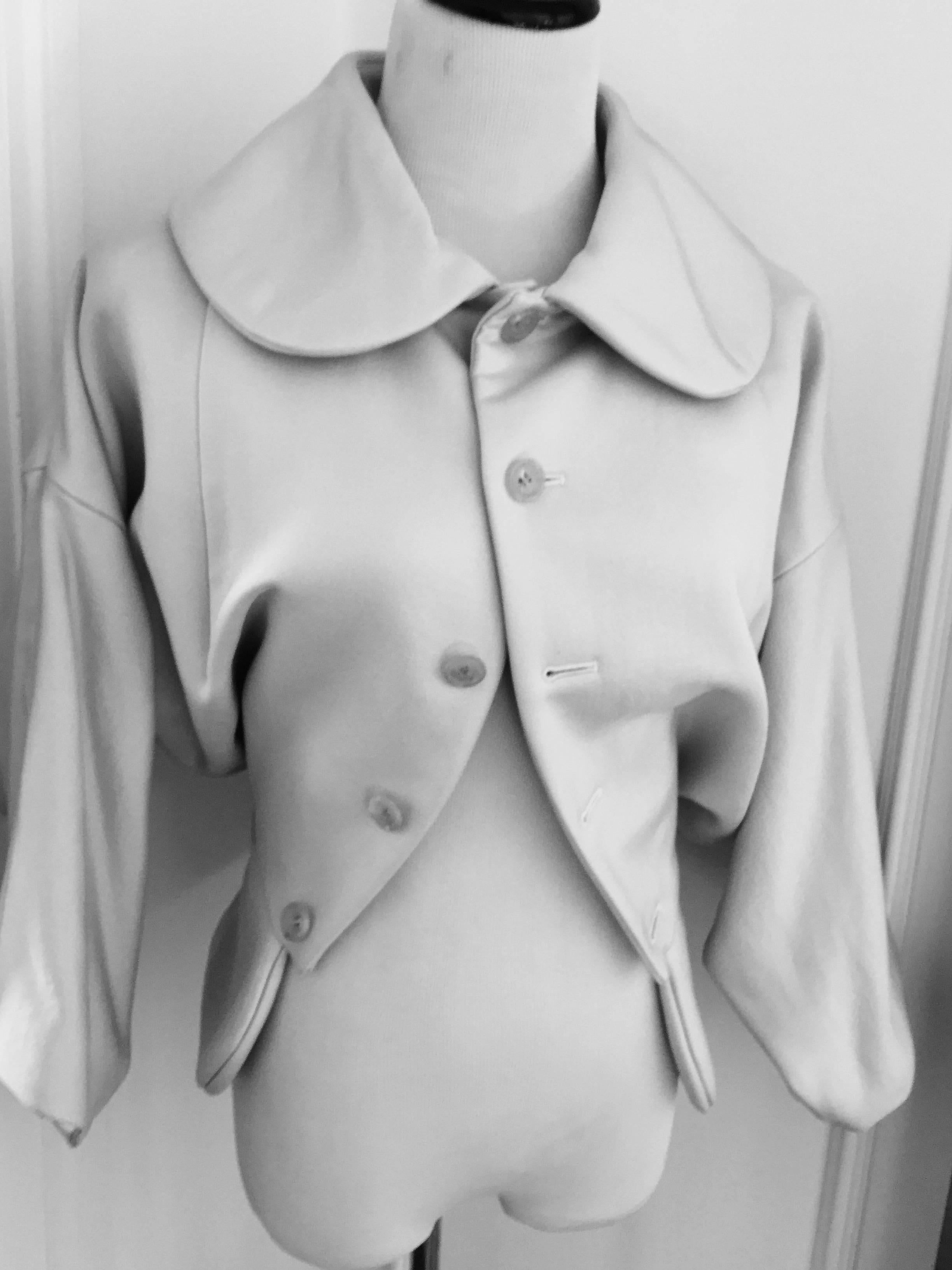 Feminine bolero jacket with large round collar...
3/4 wide sleeves...fabric is heavy with a faint shimmer...
perfect and elegant to wear over a long dress or as an elegant jacket for a night out...
Fits more like a S/M