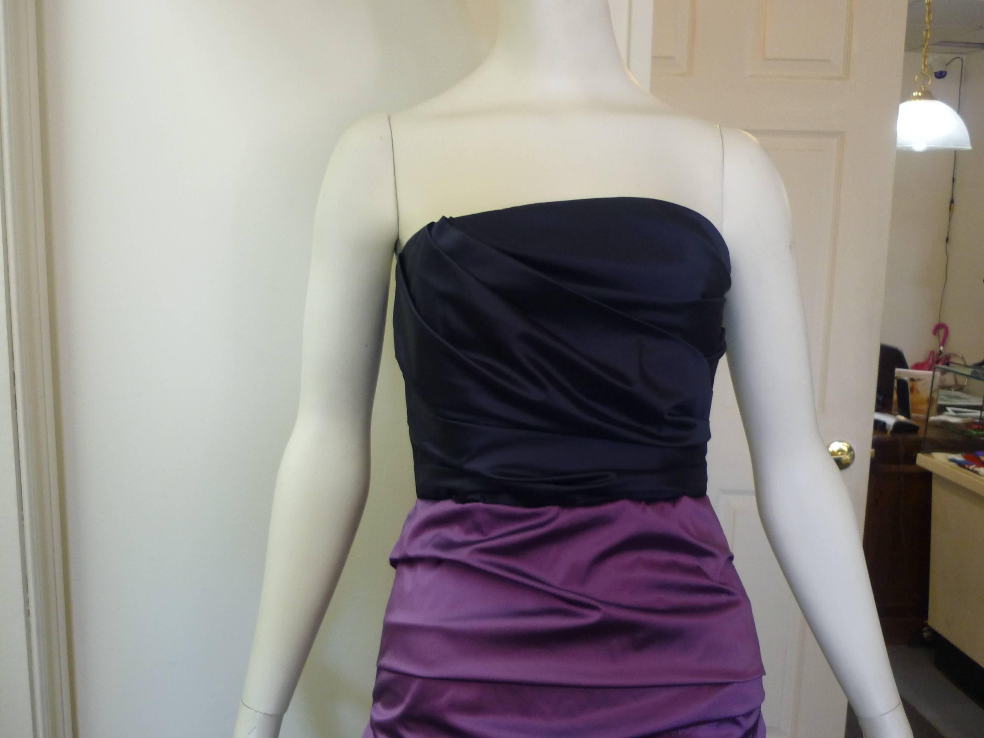 Purple and navy silk blend strapless dress with ruching , boning and back zip closure.

66% silk, 26% nylon and 8% elastane