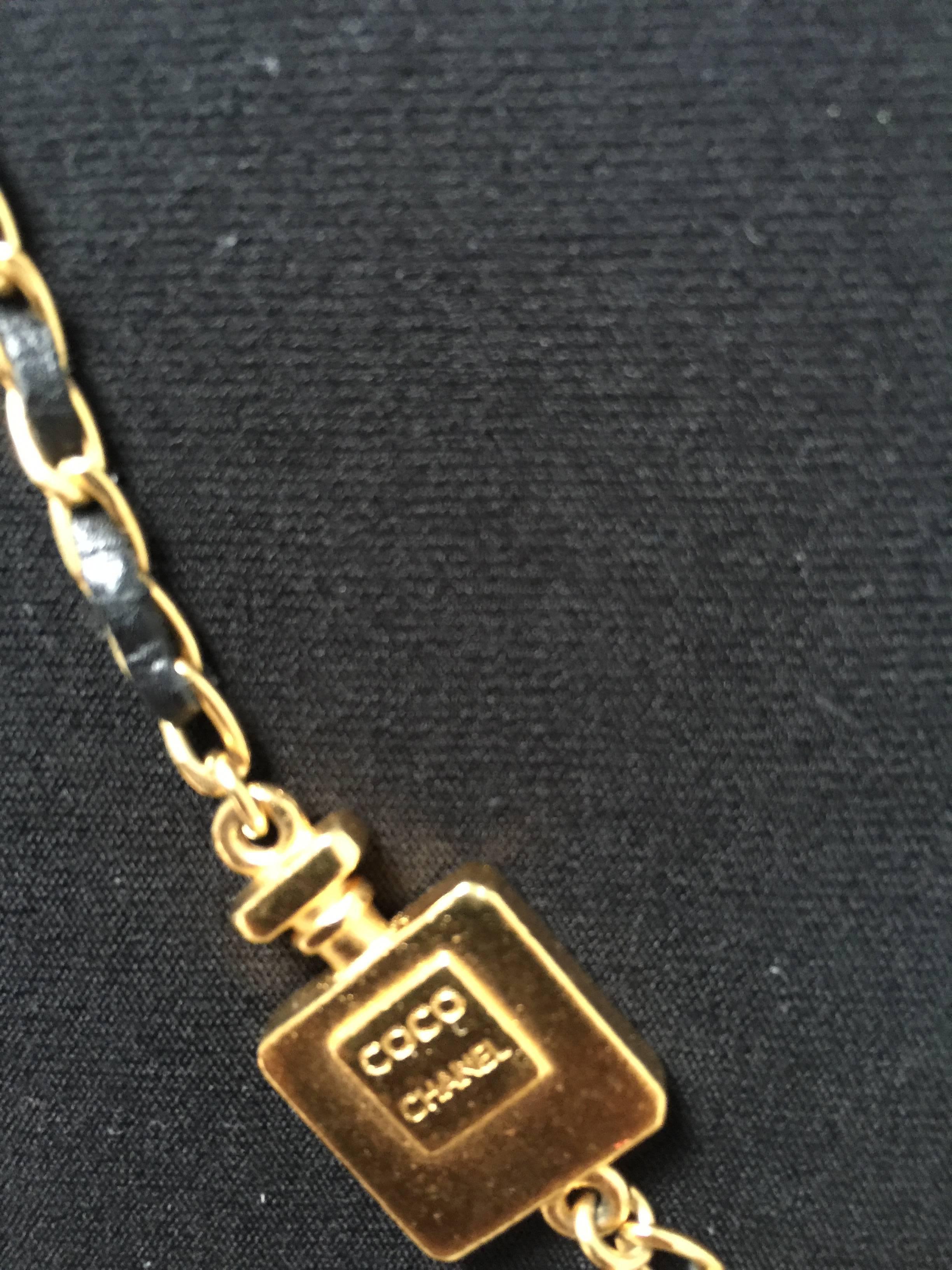 Chanel 18K gold plated signature motif chain necklace In Excellent Condition In Port Hope, ON