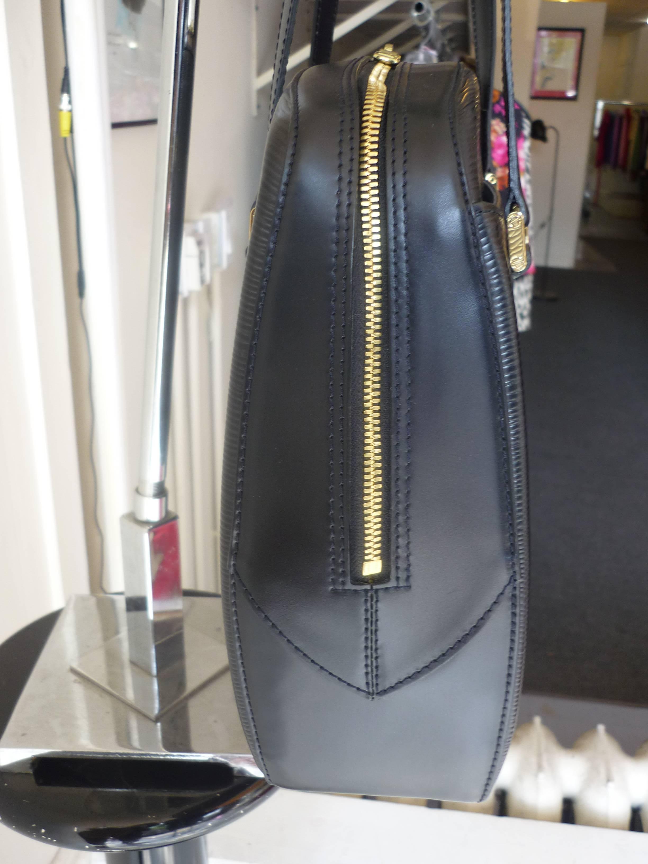 Women's 1999 Louis Vuitton Voltaire Black Epi Leather Shoulder Bag CA0929 (feb.99)