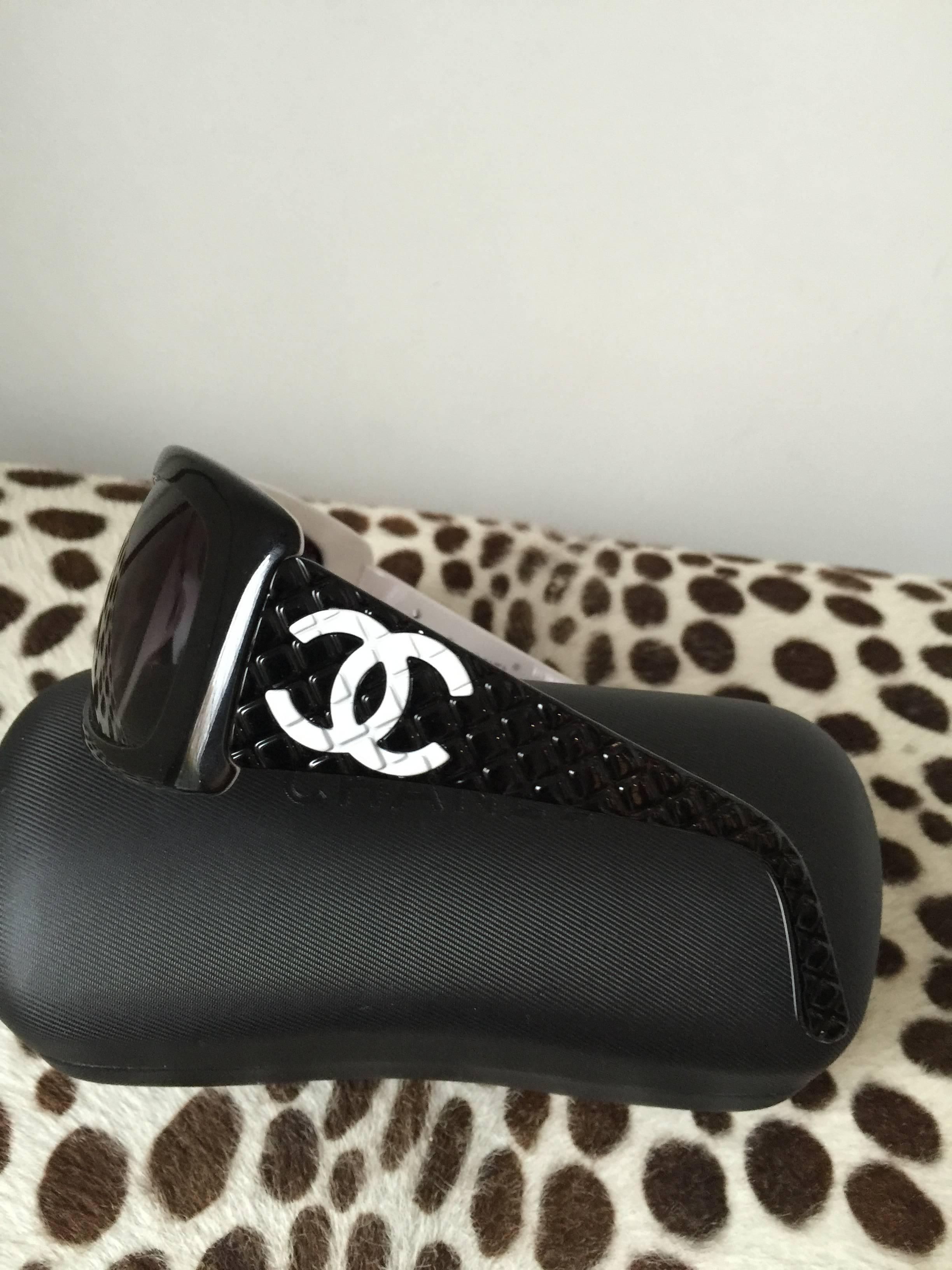 Black Luxury Vintage Chanel 2 Tone Quilted Sunglasses 33965