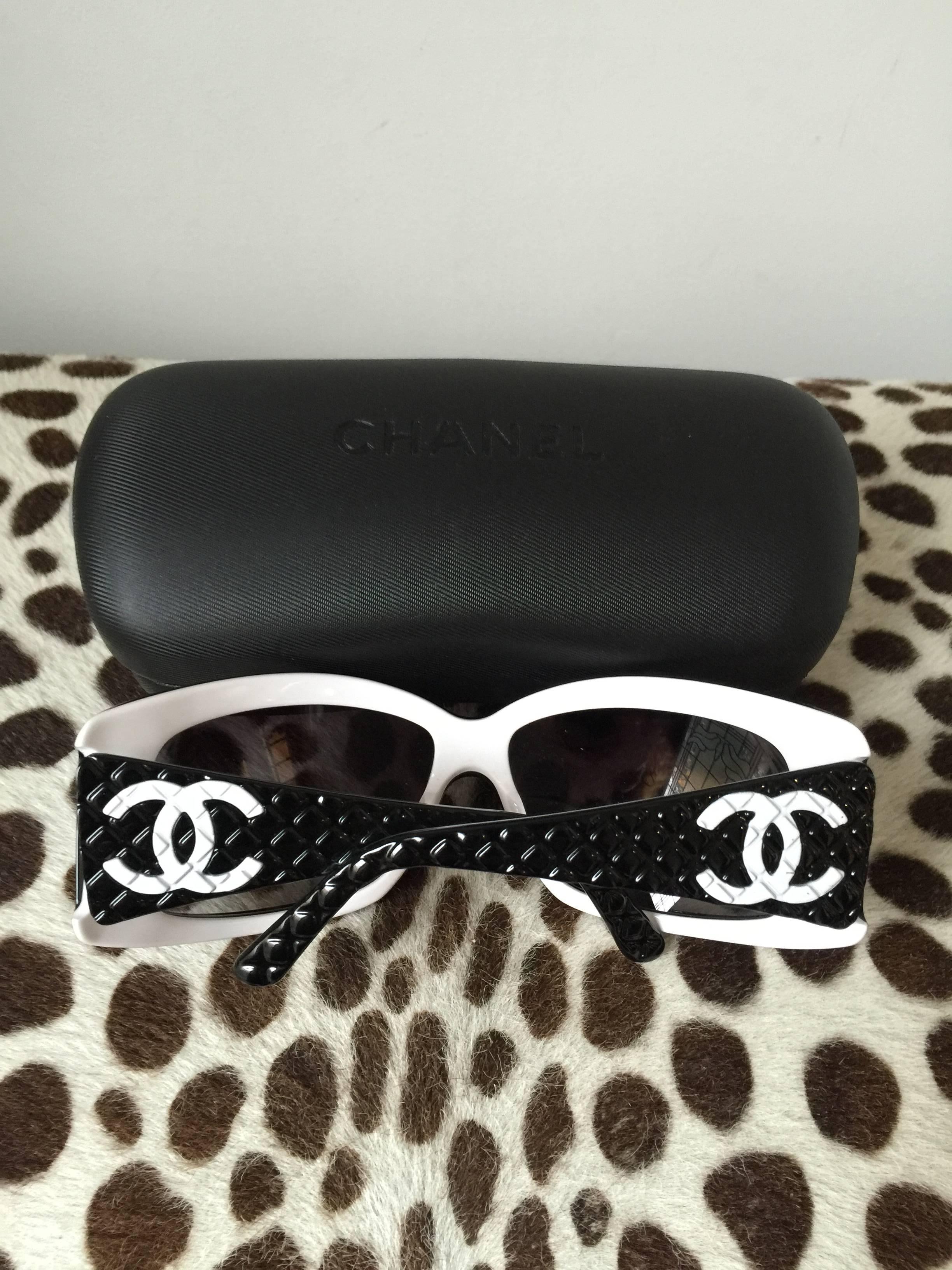 Luxury Vintage Chanel 2 Tone Quilted Sunglasses 33965 1