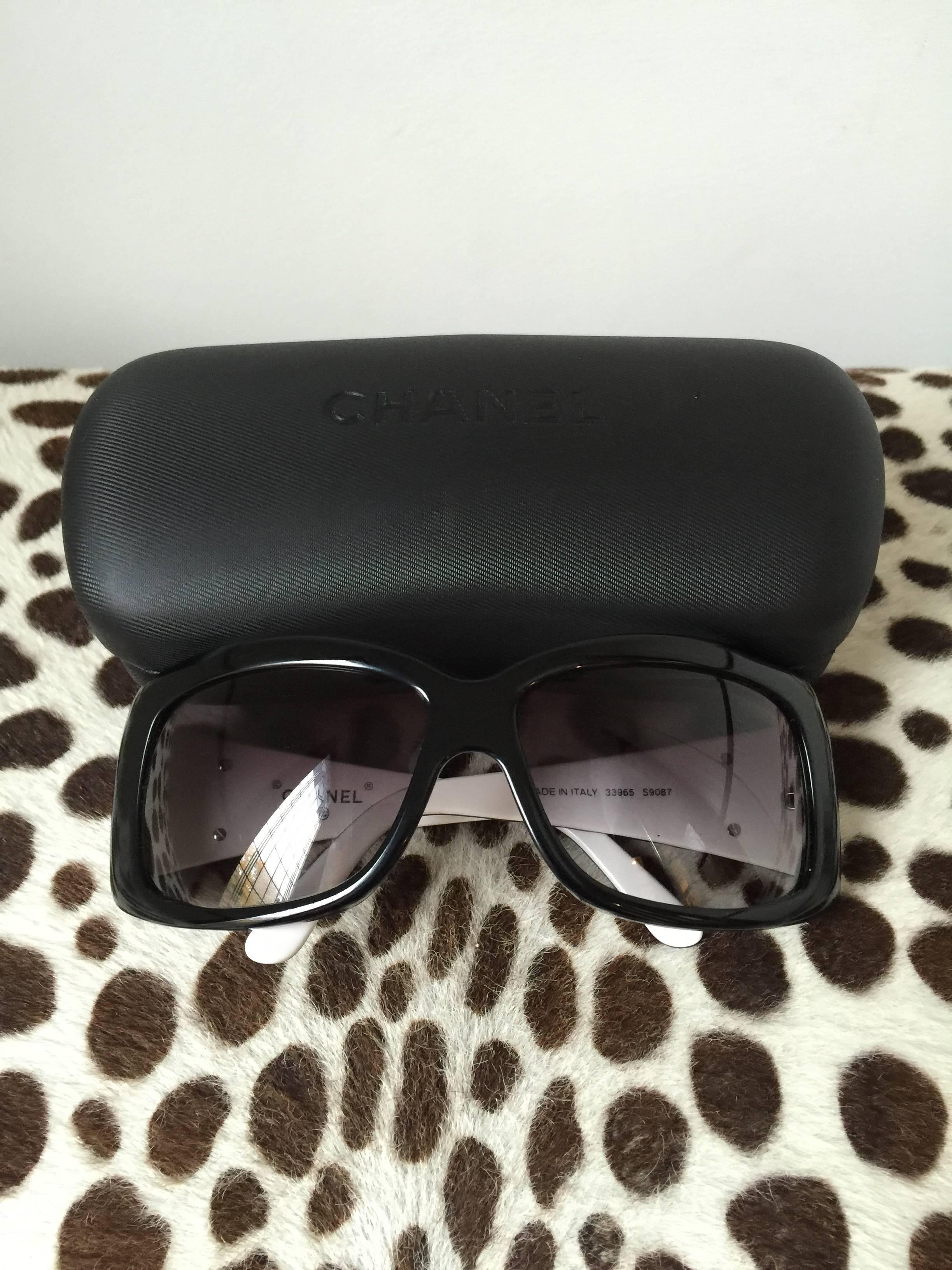 Luxury Vintage Chanel 2 Tone Quilted Sunglasses 33965 2
