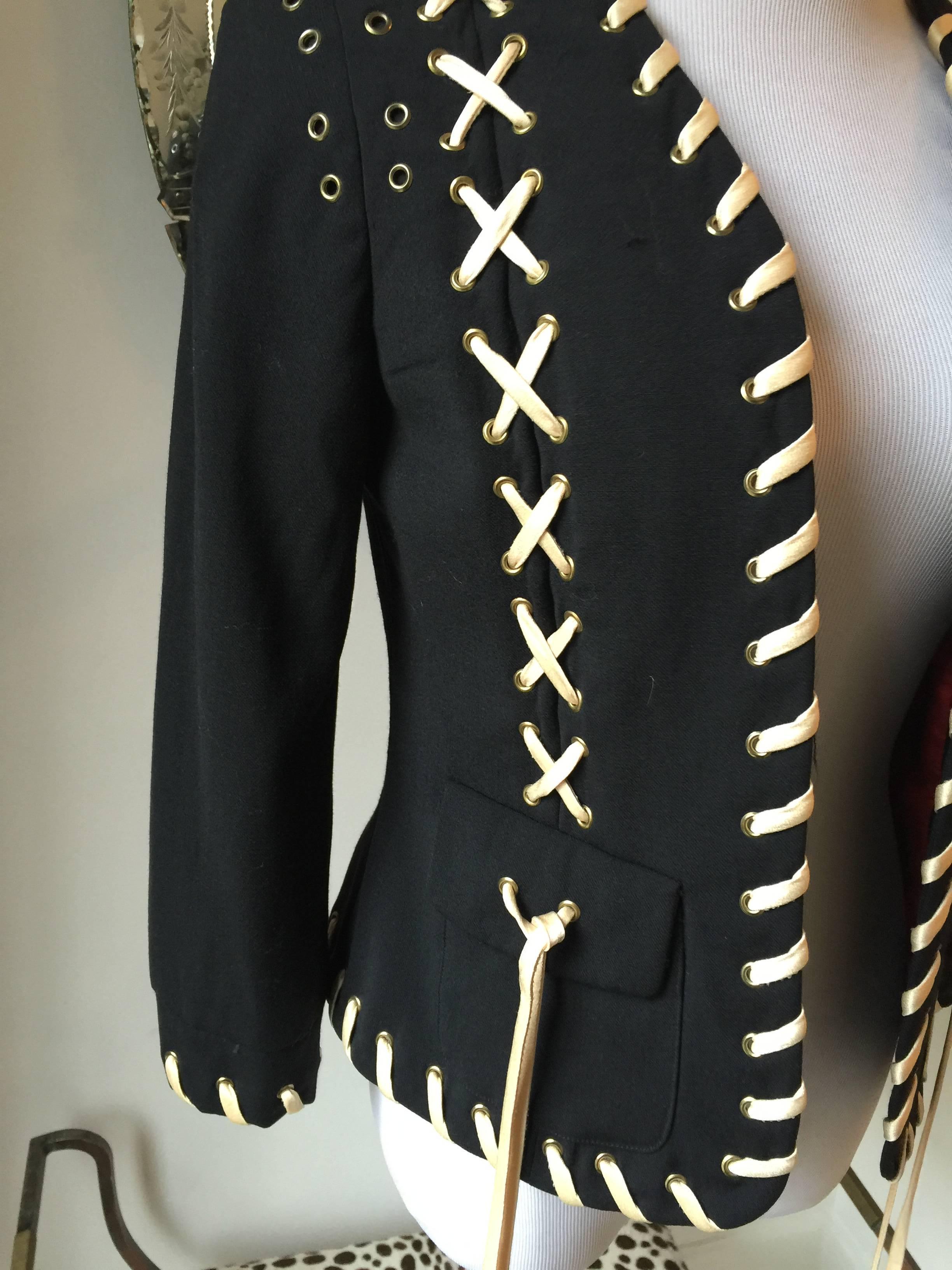 A very chic and cool little jacket by Moschino...
featuring lace up dtails....
wear with jeans and boots or dress it up on a black dress or skirt...