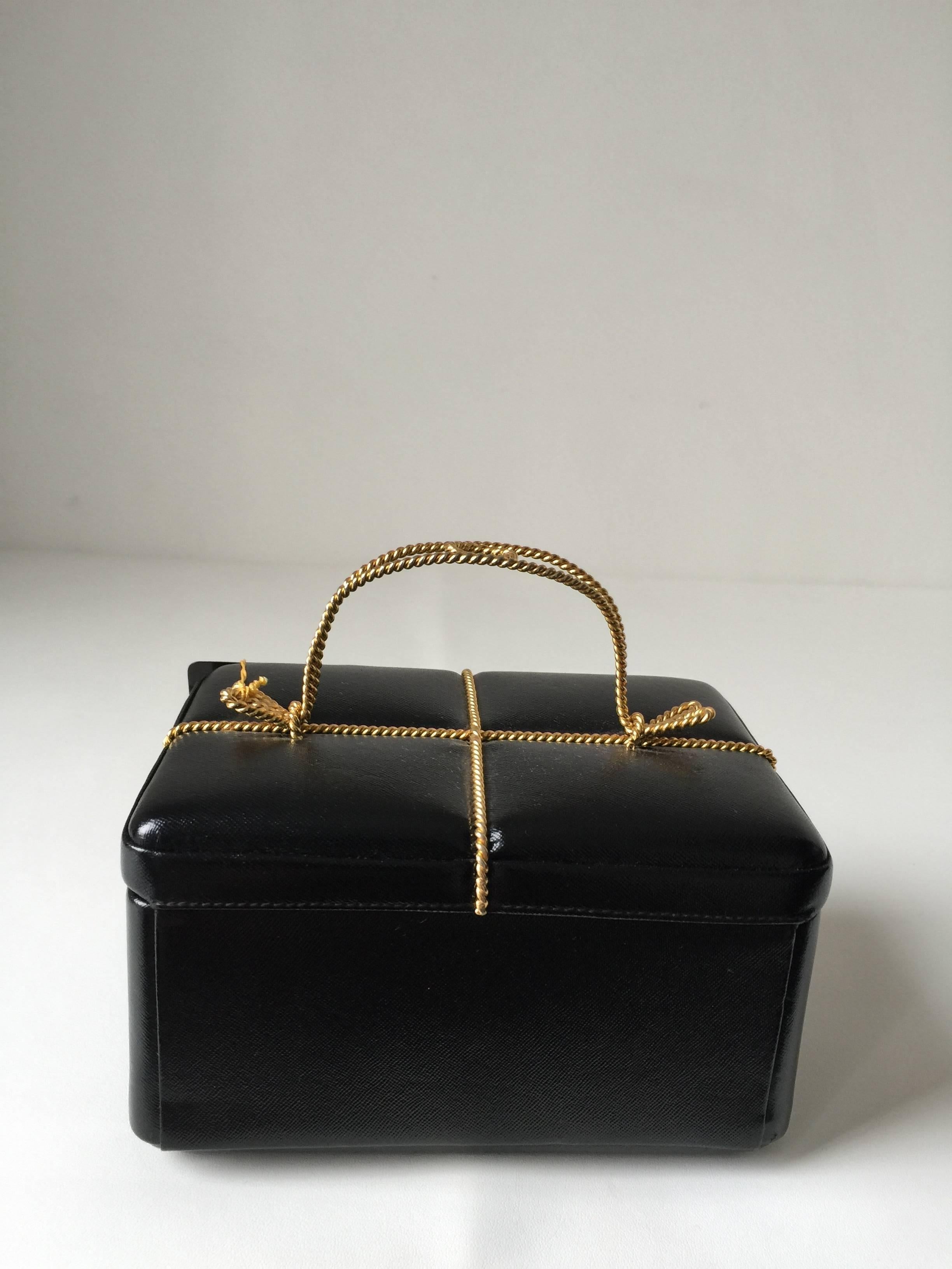 This is a very unique little handbag...vintage by Murray  Kruger....
won the handbag designer award... new never worn...perfect as a gift....
instead of chocolats....very whimsical...
