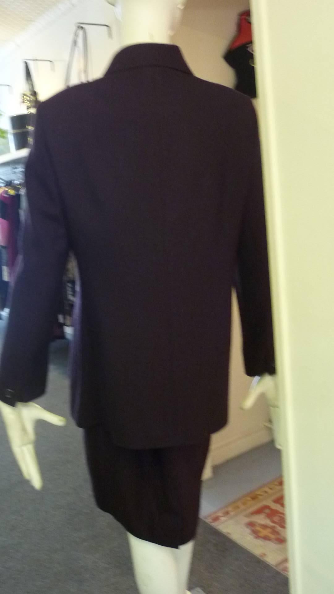 This suit is in wonderful condition with a long jacket which can easily be worn on its own,

There are two breast pockets and two hip level pockets. Closure is by five front buttons, and there is a button on each cuff.

As with all A.K.R.I.S