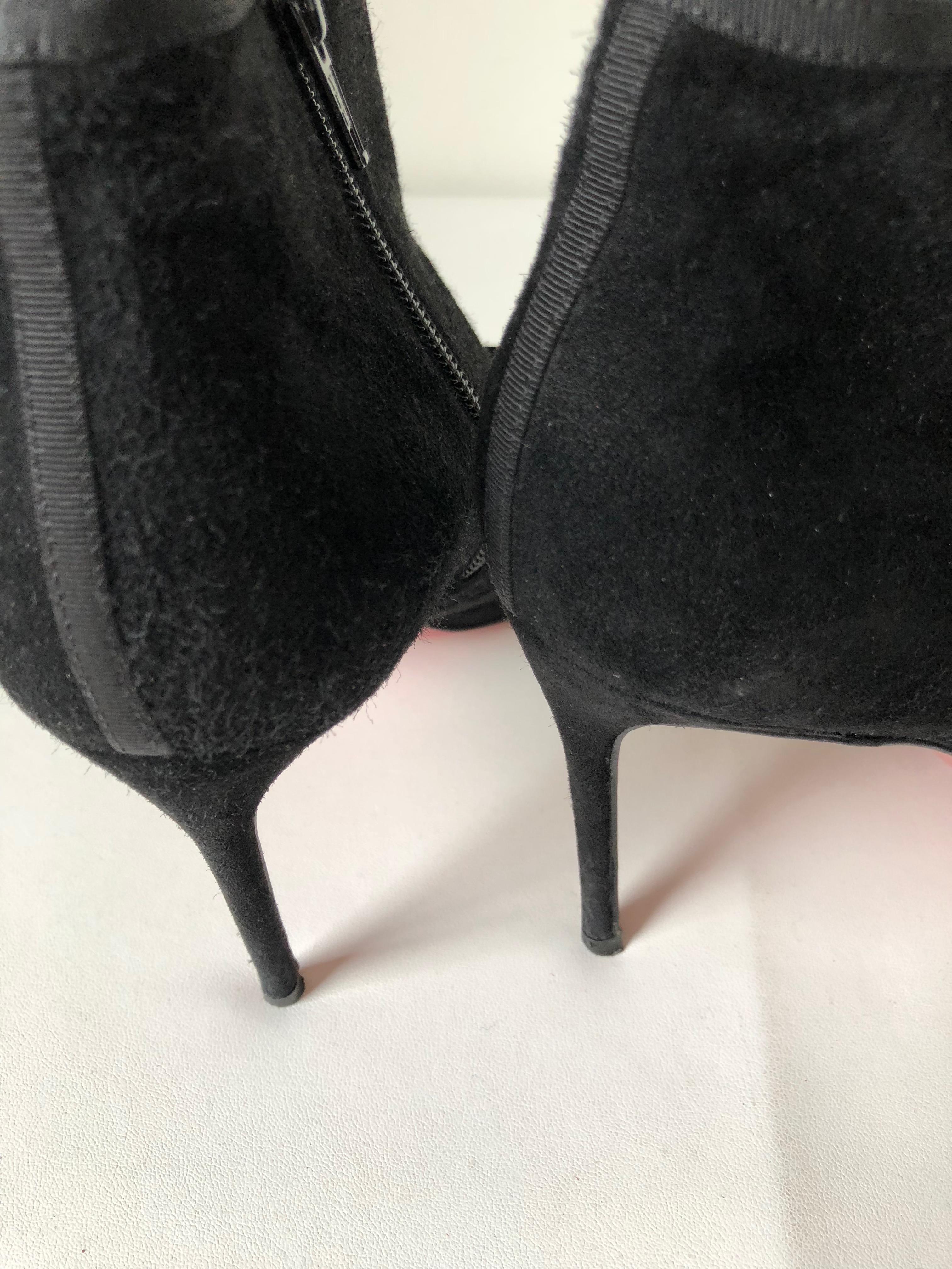 Black Christian Louboutin round toe Pump with Bow Size 35