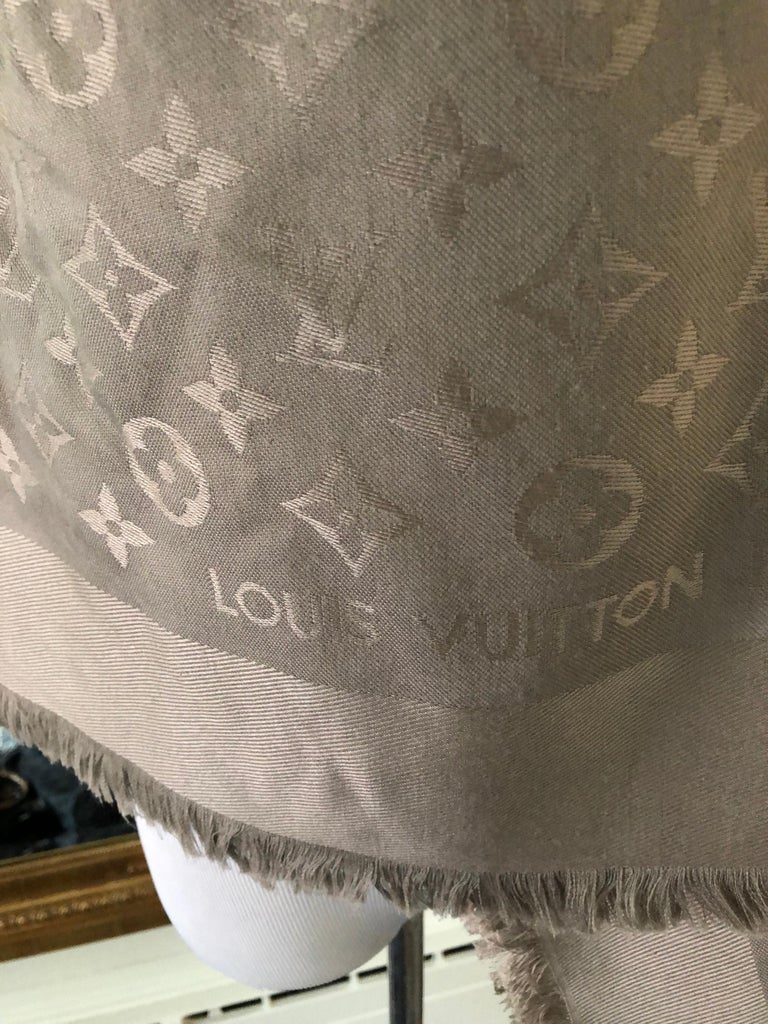 louis vuitton monogram v fur shawl