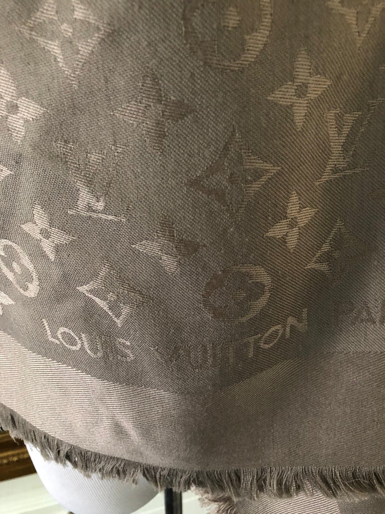 louis vuitton monogram v fur shawl