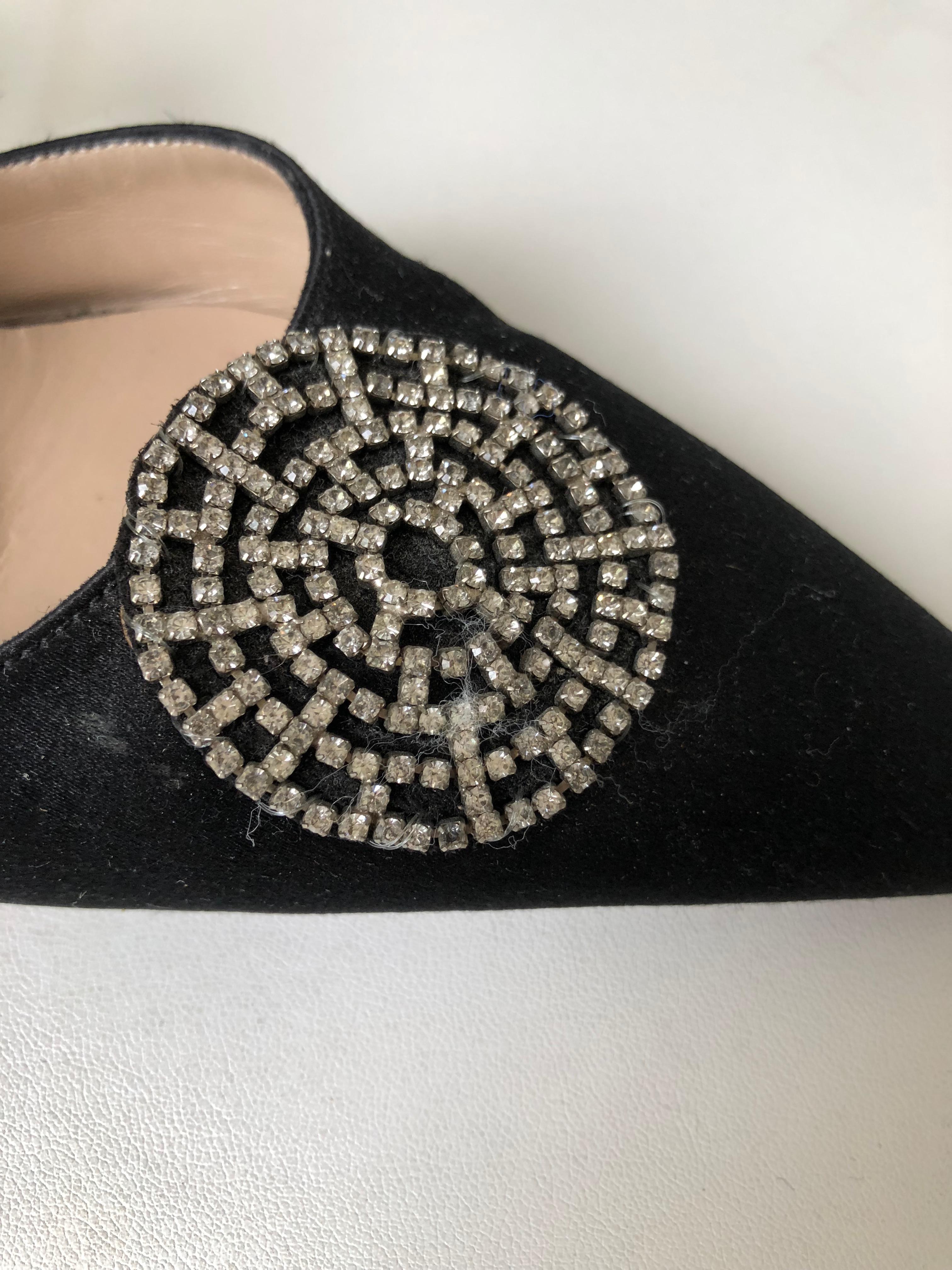 Embellished Manolo Blahnik mules, pointed toes.
Princess shoes.