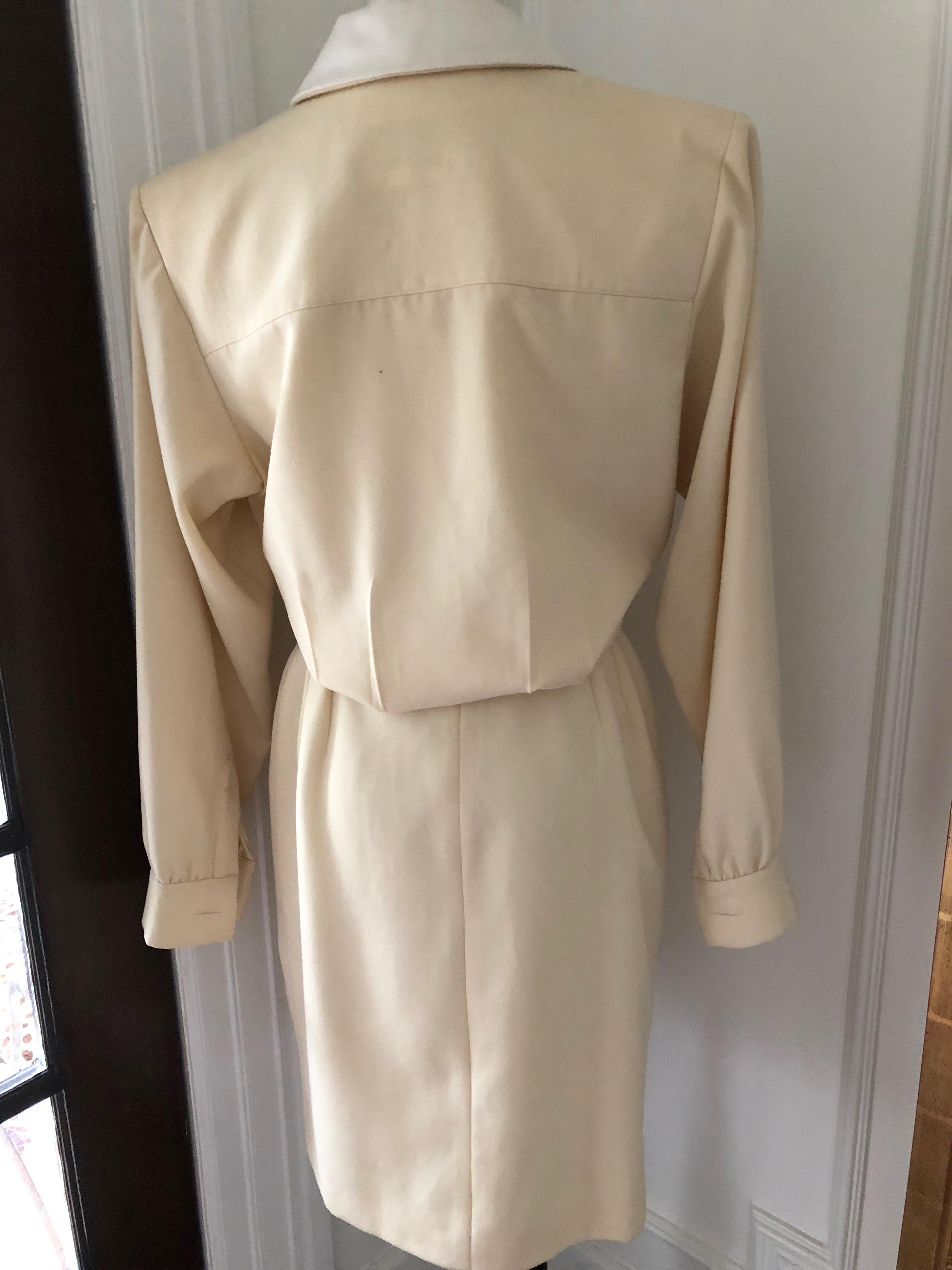 Vintage Yves Saint laurent Dress , cream wool with satin collar and embellished buttons.
Cuff sleeves.
Front closure buttons, but skirt part has a hidden zipper as shown on photo.
Exact content and size is missing.
Estimated size Small.
