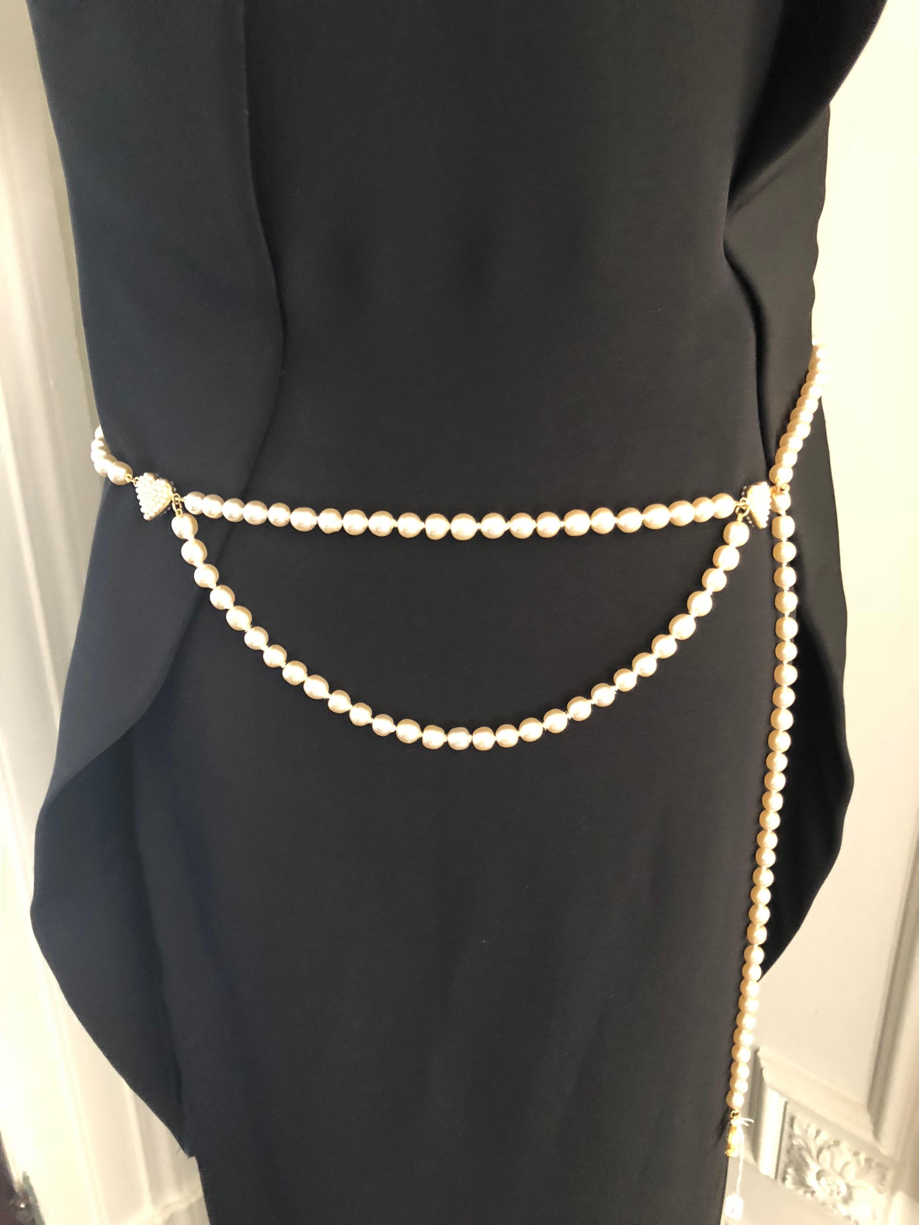 Chanel Faux Pearl CC Belt In Excellent Condition In Port Hope, ON