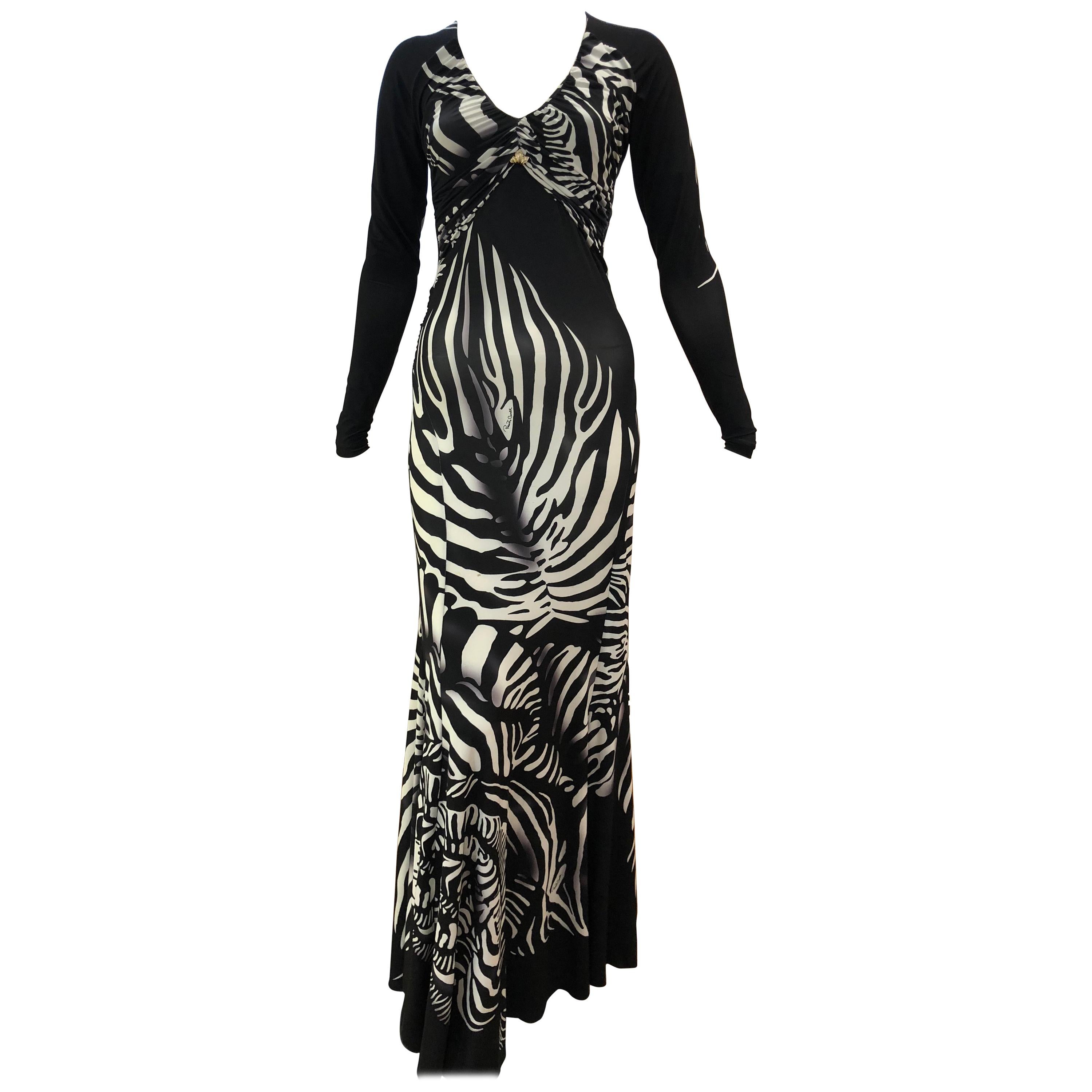 A great example of the Roberto Cavalli animal print gowns. The plunging key hole back is fabulous; the v-neckline merges with the draped bust line which is adorned with three-leaf gold and Swarovski brooch; the sleeves hug your arms; the print is