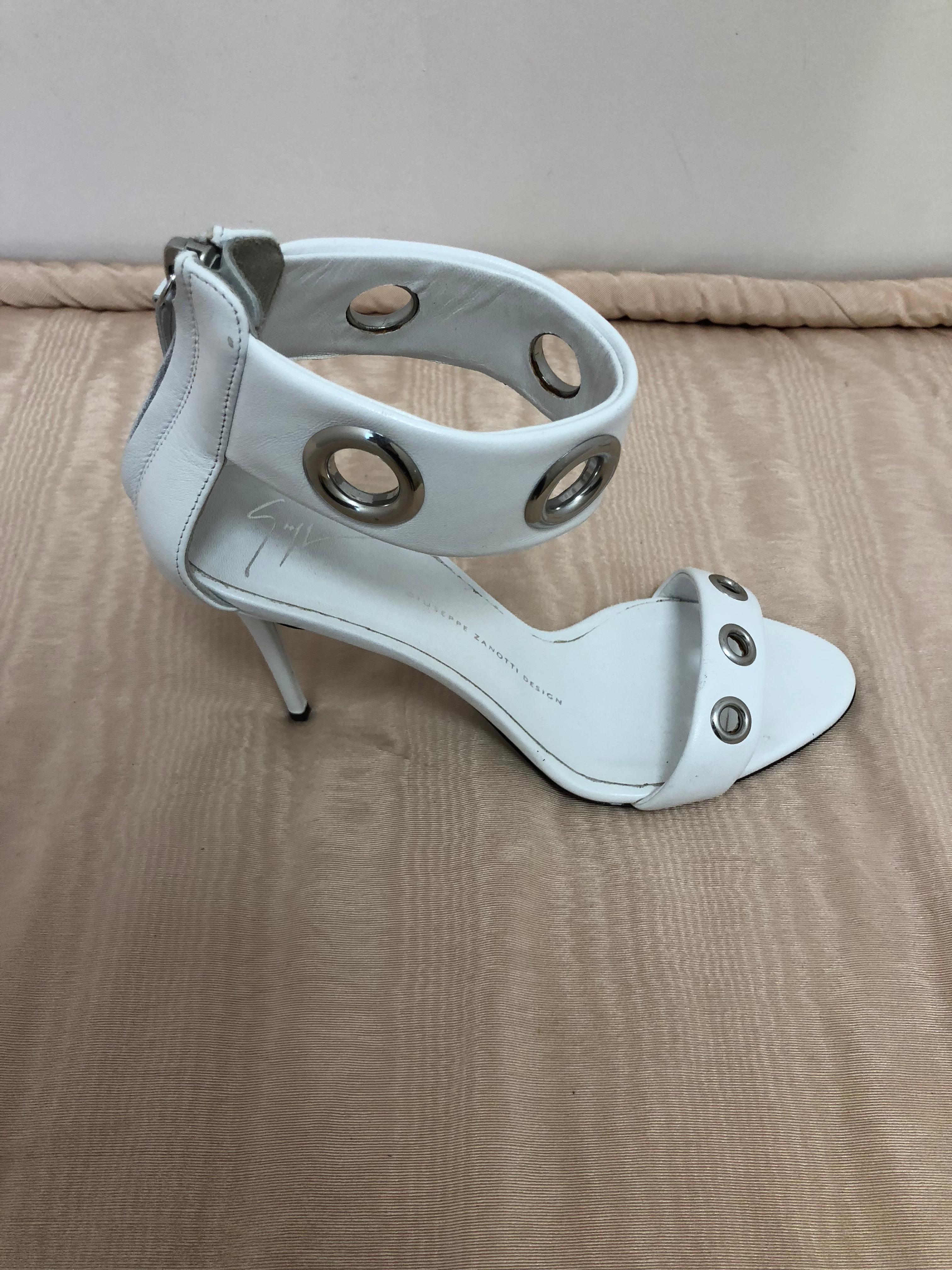 Gray Giuseppe Zanotti White Grommet Stiletto Sandals 37.5 For Sale