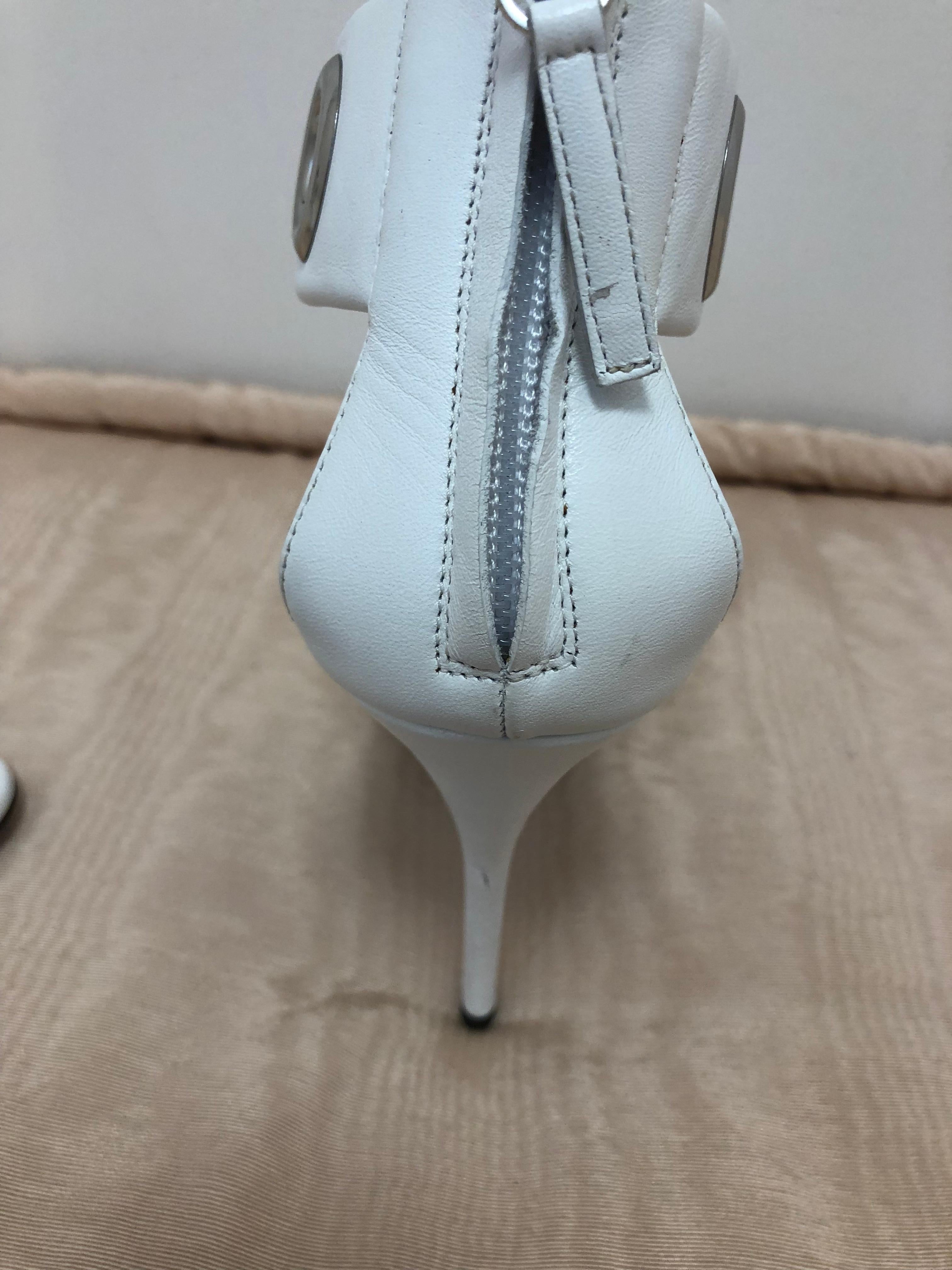 Giuseppe Zanotti White Grommet Stiletto Sandals 37.5 In Excellent Condition For Sale In Port Hope, ON