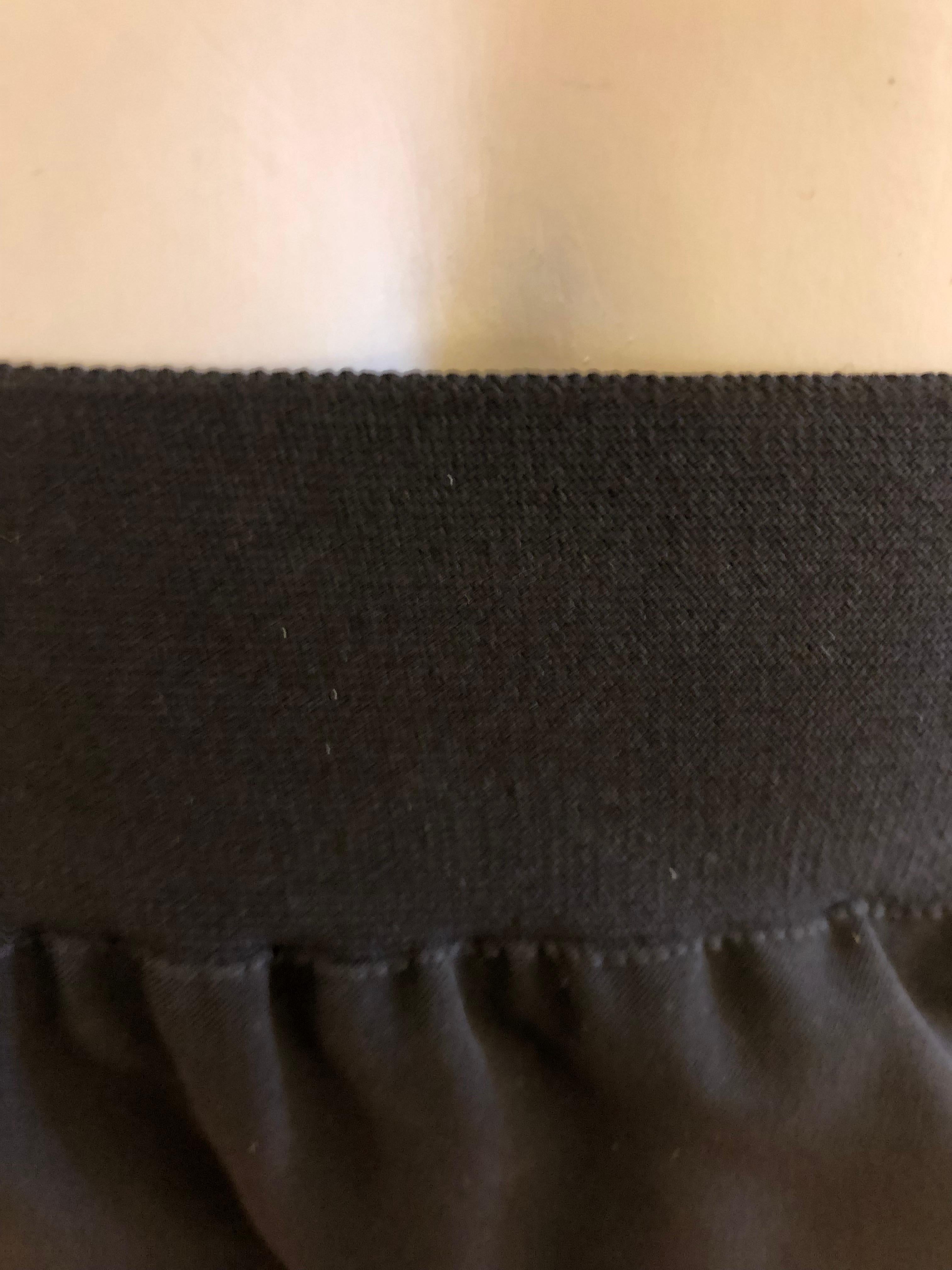 Jupe asymétrique noire de la collection Balenciaga (42 Fr) Excellent état - En vente à Port Hope, ON