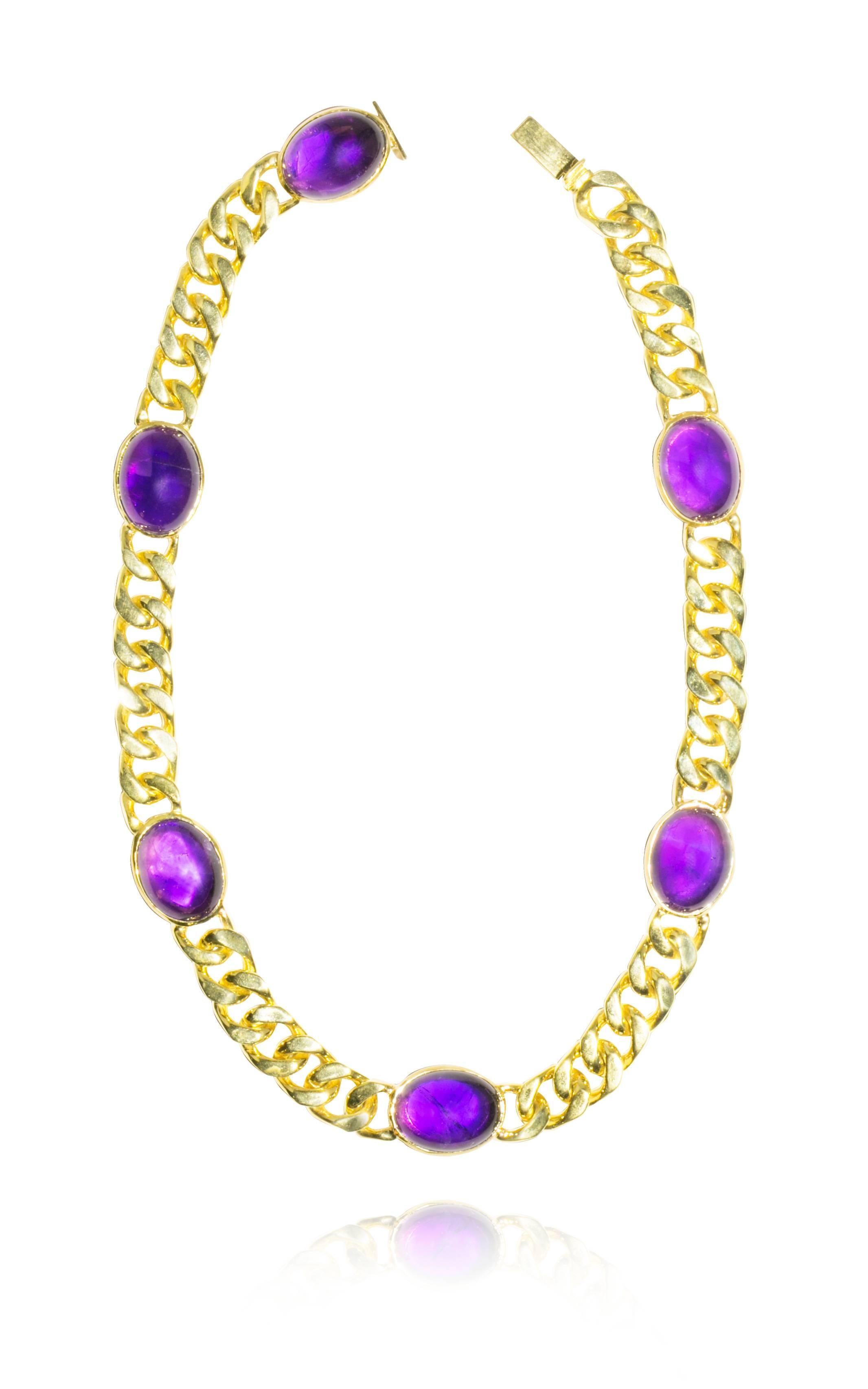 Wide Gourmette chain-link necklace with intermittent oval Amethyst cabochons which gives a formal and luxurious image.

Overall length of the necklace 42cm.
Links are 1cm wide and the cabochon Amethyst are 2cm in length and 1.5cm in