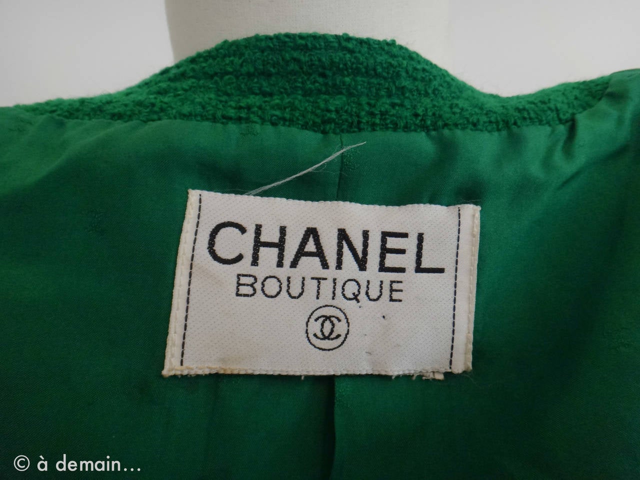 Chanel Boutique Green Jacket with Golden Buttons 6