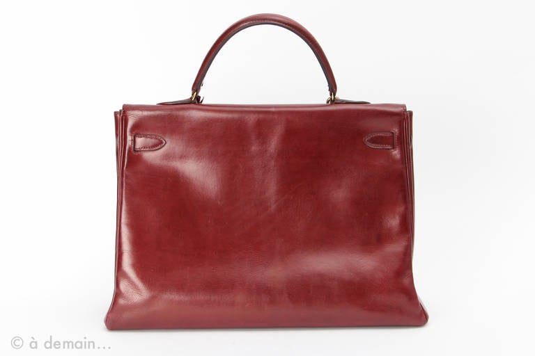 1960s Red Burgundy Kelly Hermes 35cm In Good Condition In Paris, IDF