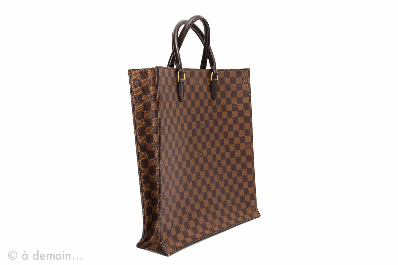 Recent checked pattern Louis Vuitton Handbag basket 36 cm X 38 cm, with the red inside.