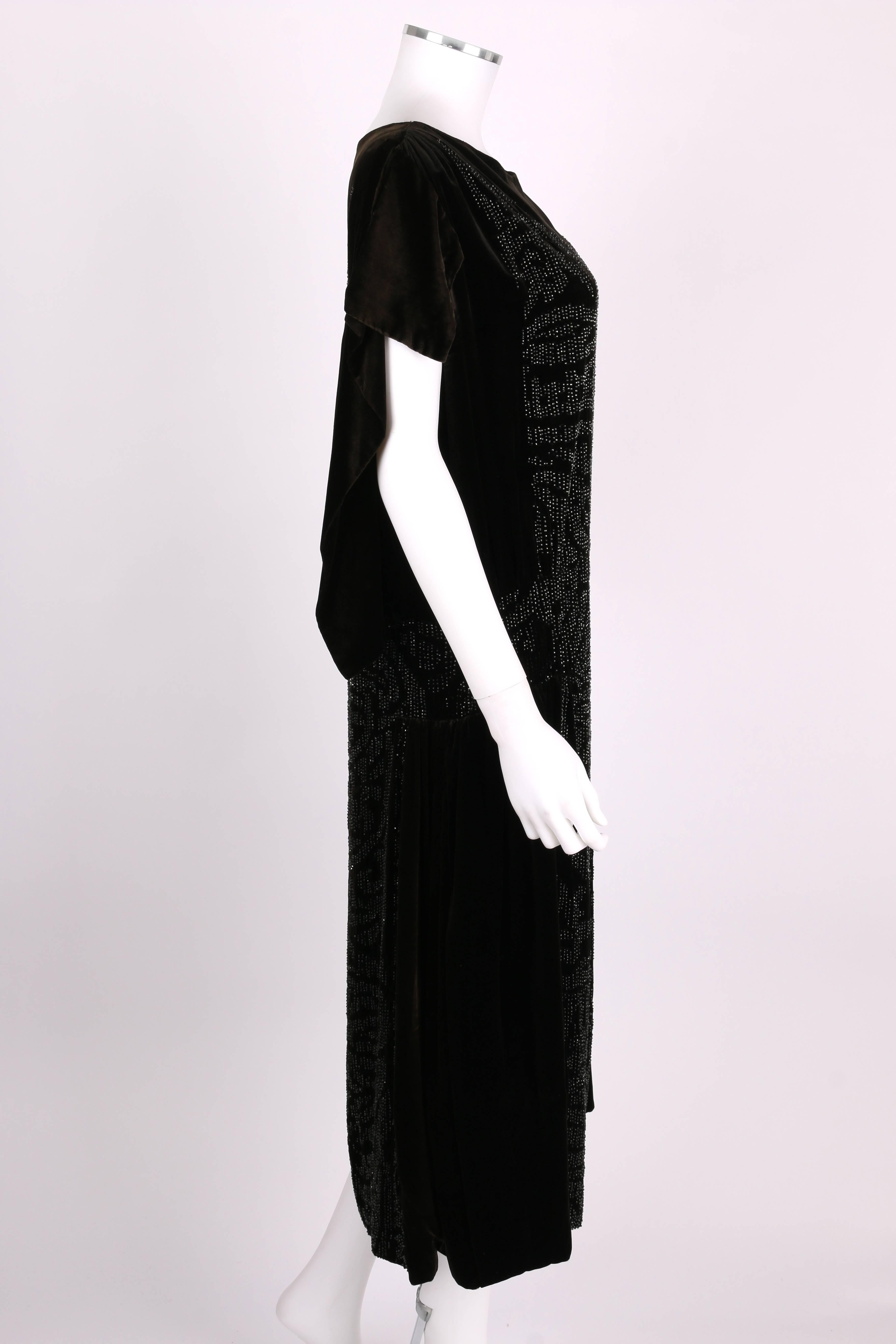 Circa 1922 ADAIR Paris Vestido de noche de terciopelo de seda negro con cuentas Flapper Talla XL Negro en venta