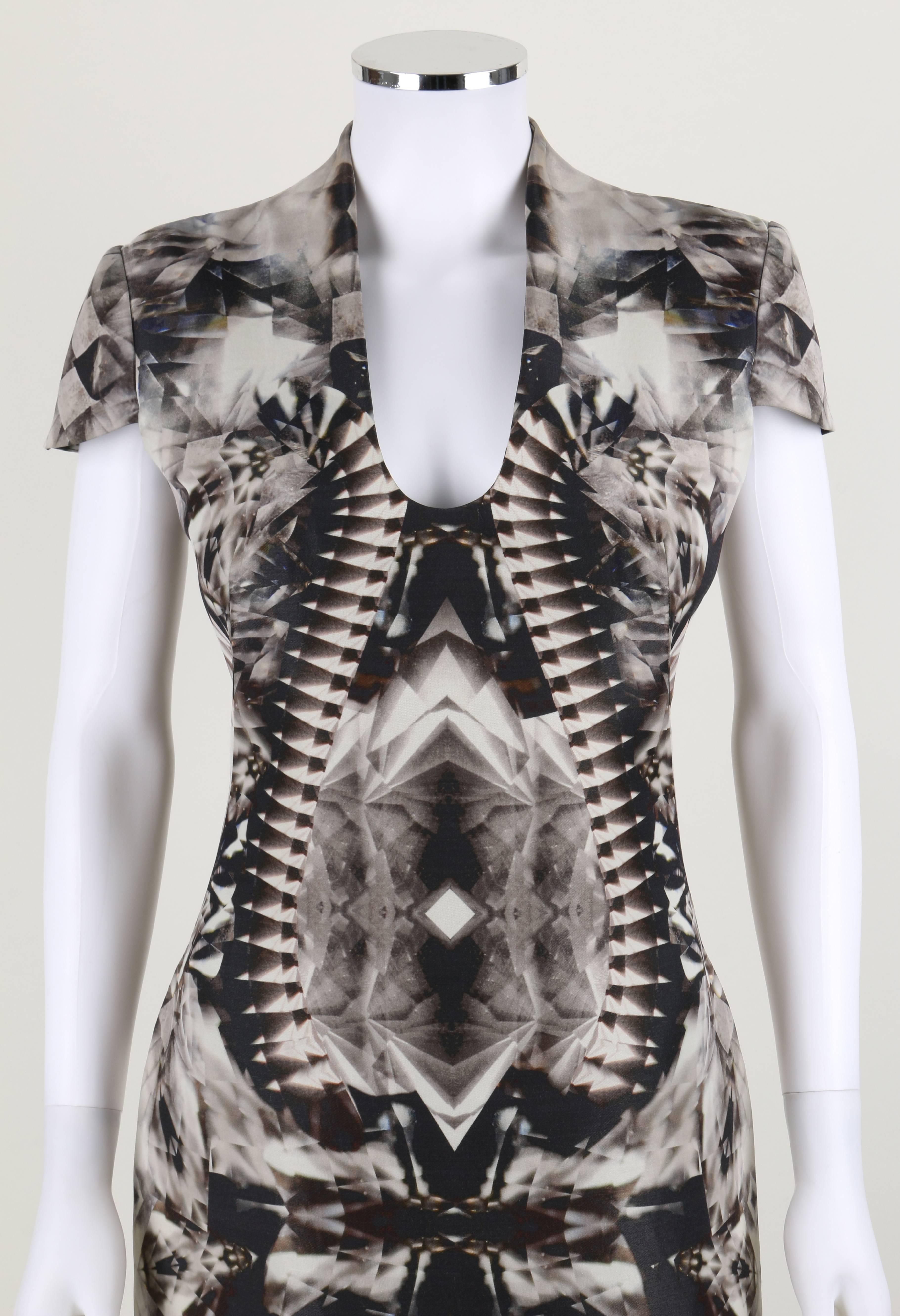 ALEXANDER McQUEEN S/S 2009 Iconic Skeleton Kaleidoscope Print Dress Size 44 In Excellent Condition In Thiensville, WI