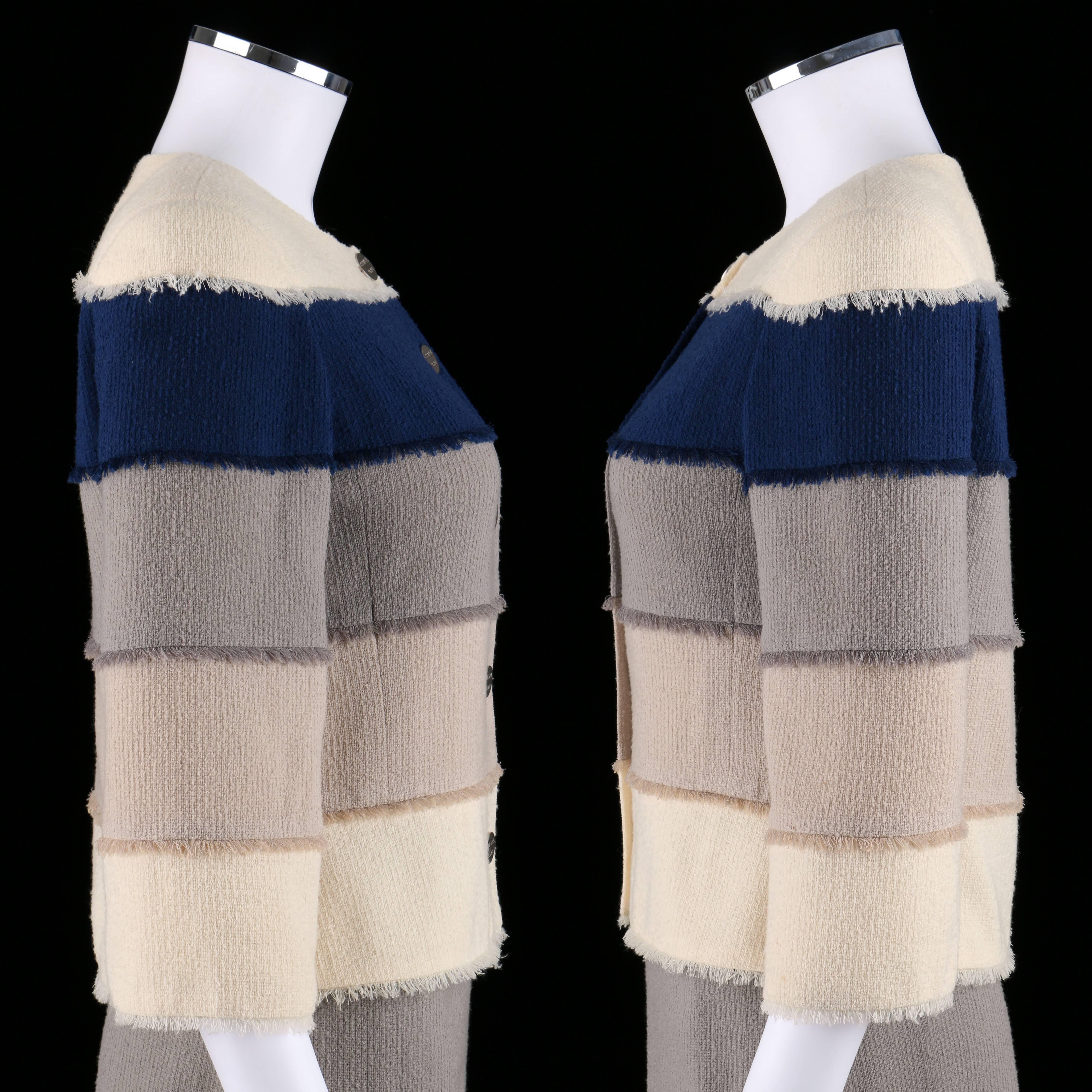 Gris CHANEL Cruise 2000 - Ensemble 2 pièces veste et jupe en tweed tricolore à bords bruts et franges, taille 36