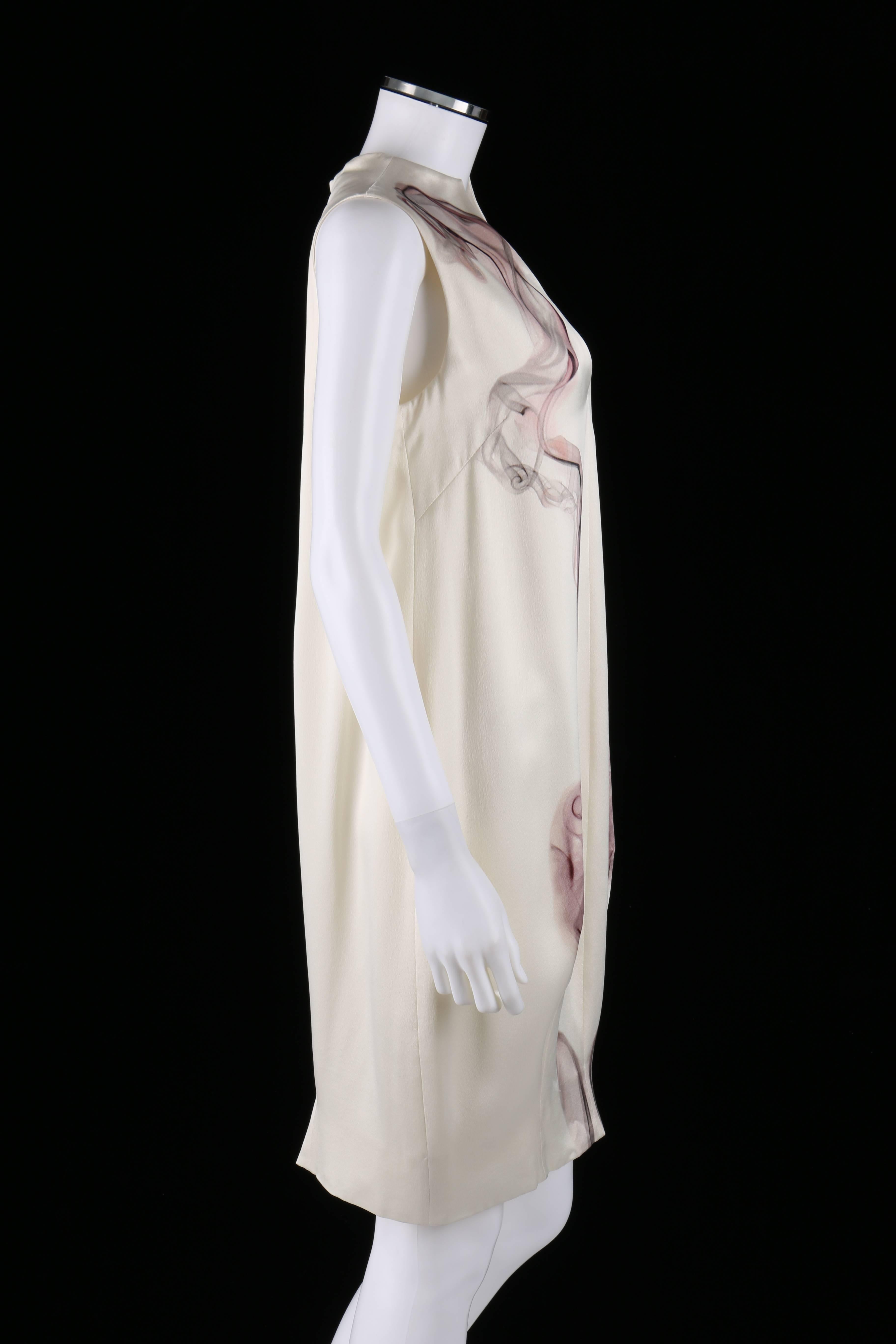 Gris ALEXANDER McQUEEN NOUVEAU Robe droite blanche 100 % motif fumée S/S 2009 Taille 44 en vente