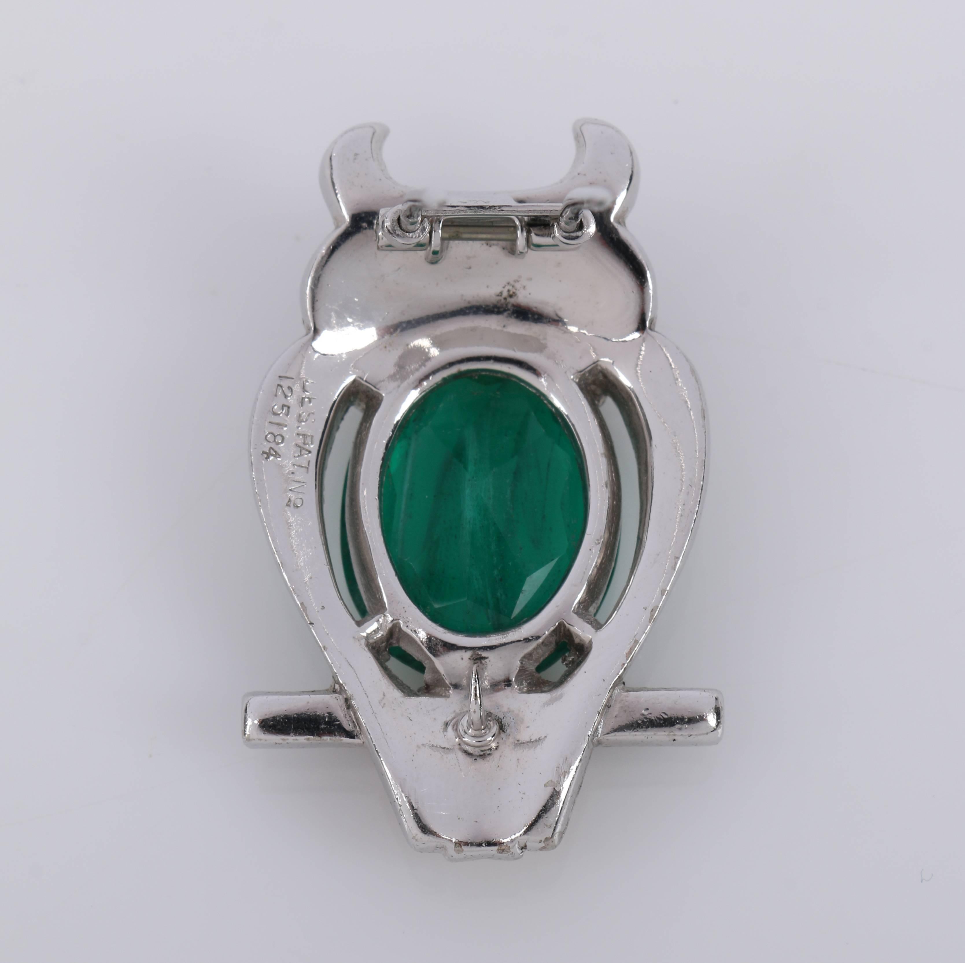 c.1941 CROWN TRIFARI Alfred Phillipe Emerald Owl Jelly Belly Fur Clip Brooch In Excellent Condition In Thiensville, WI