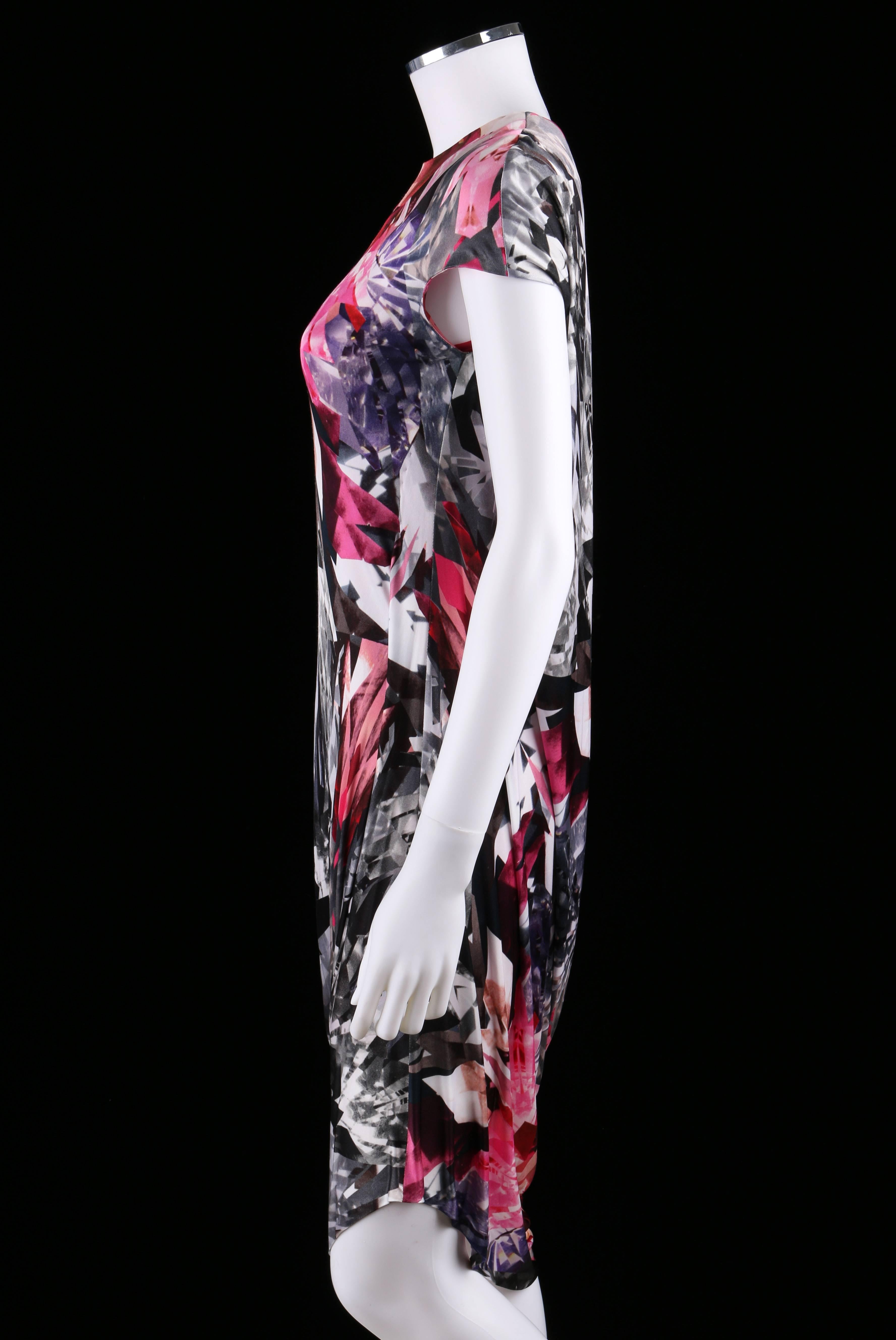 ALEXANDER McQUEEN  S/S 2009 Iconic Crystal Kaleidoscope Print Dress Size 42 In Excellent Condition In Thiensville, WI