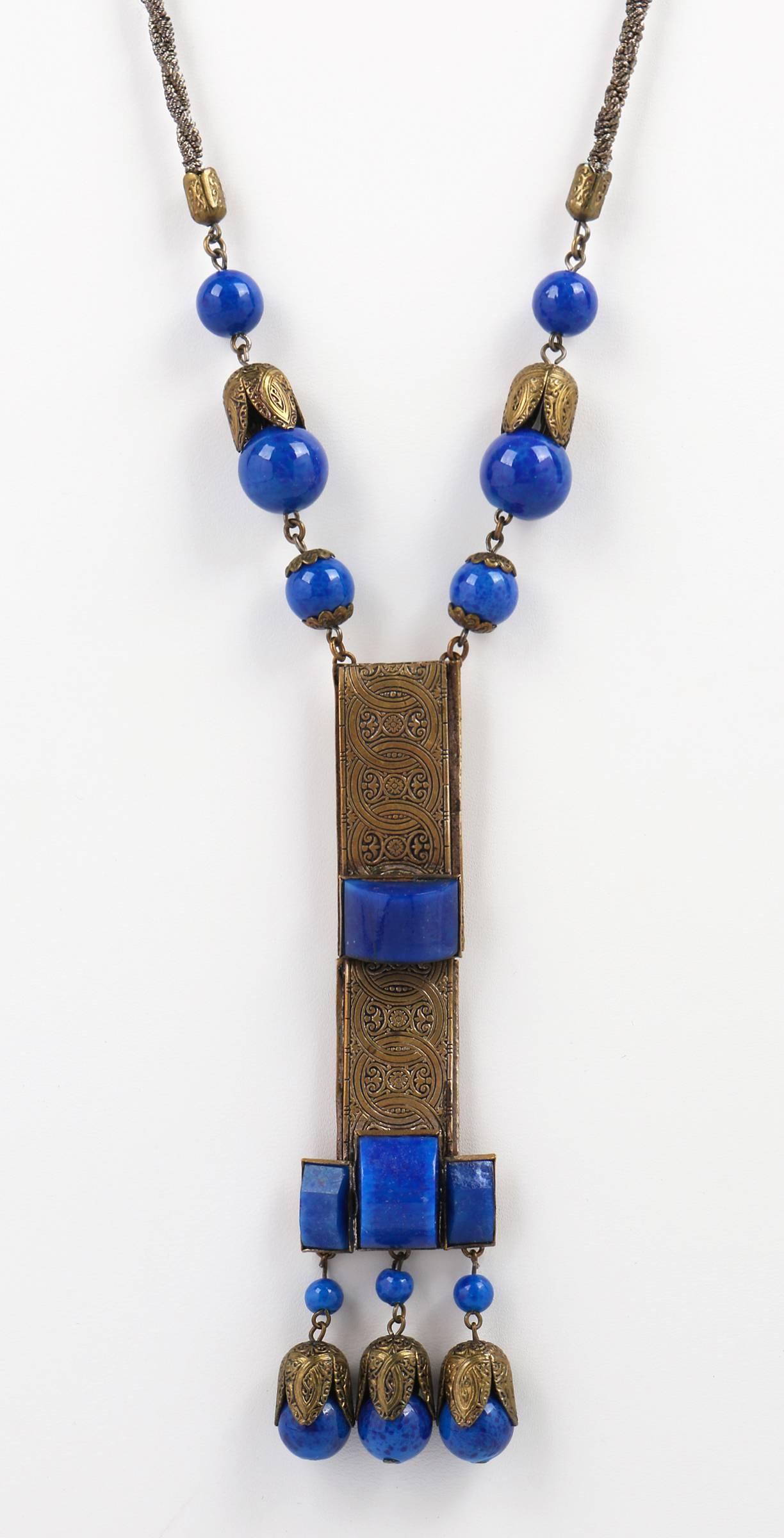 Vintage c.1920s Art Deco French rope brass chain and Czech blue lapis glass sautoir pendant necklace. Delicate French rope brass tone chain has a spiraling braided appearance, measuring approximately 26