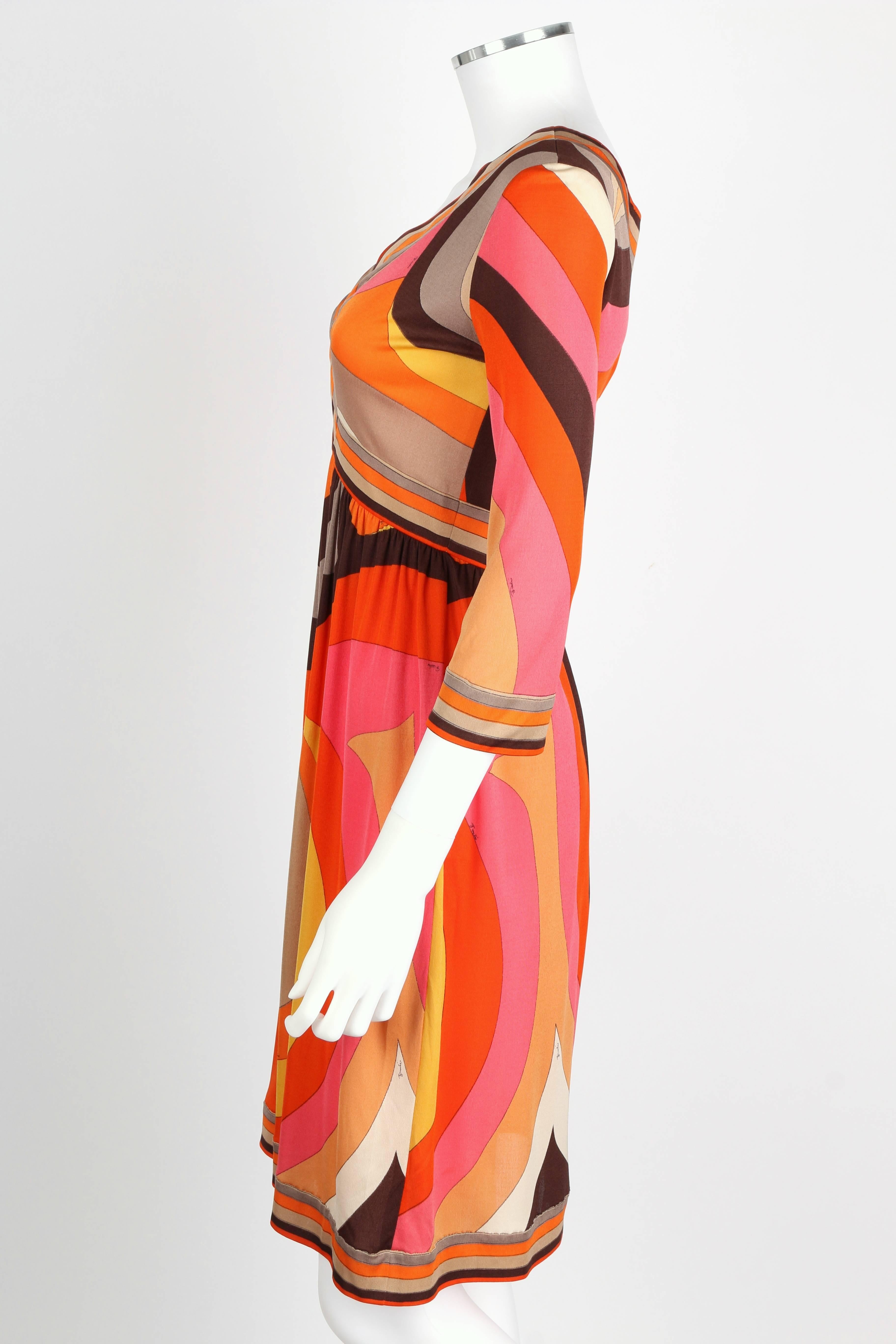 EMILIO PUCCI c.1960s Orange Abstract Signature Print Jersey V-Neck Dress Size 10 In Good Condition For Sale In Thiensville, WI