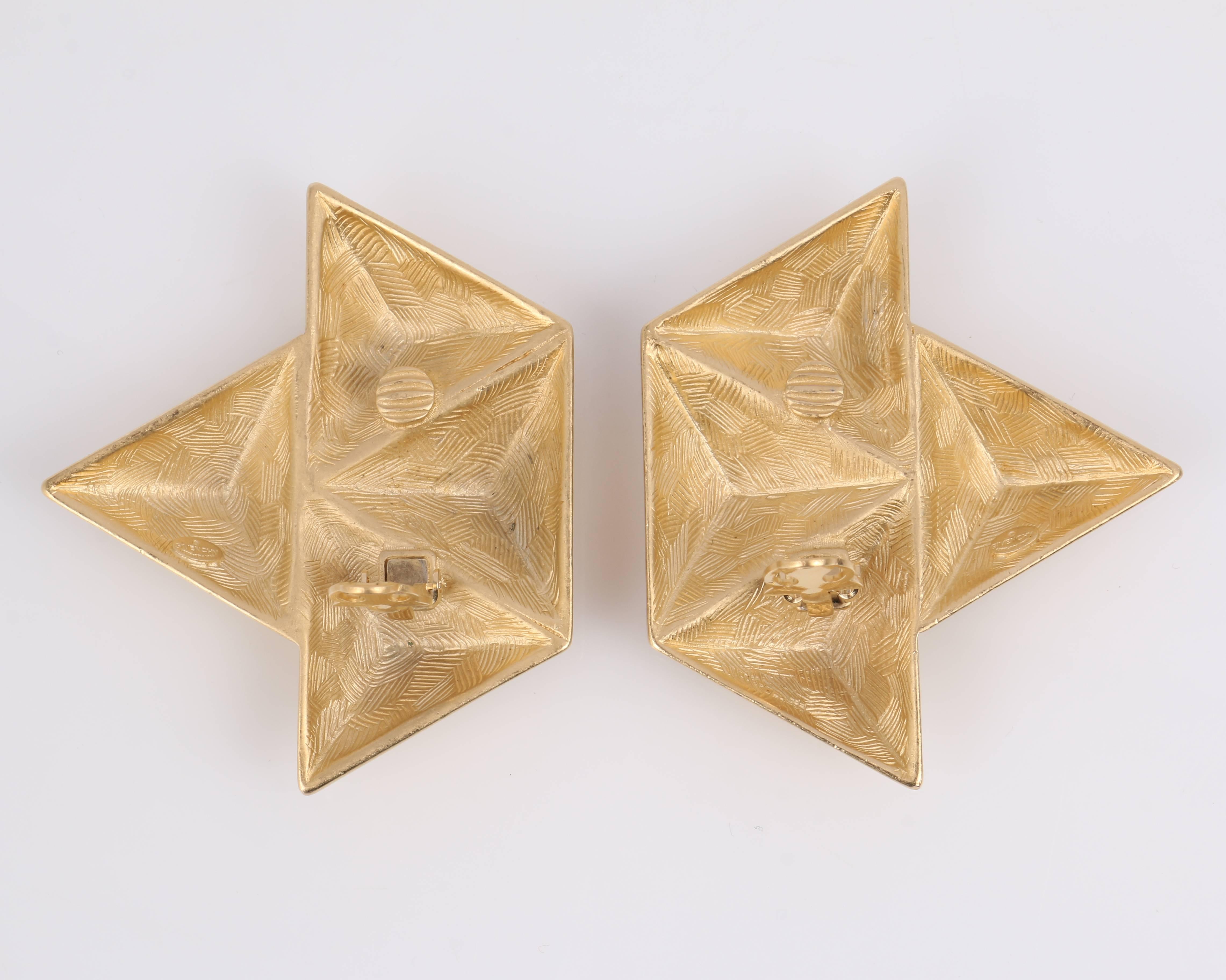 GIVENCHY c.1980's Gold Geometric Rockstud 3D Pyramid Statement Clip Earrings In Good Condition For Sale In Thiensville, WI