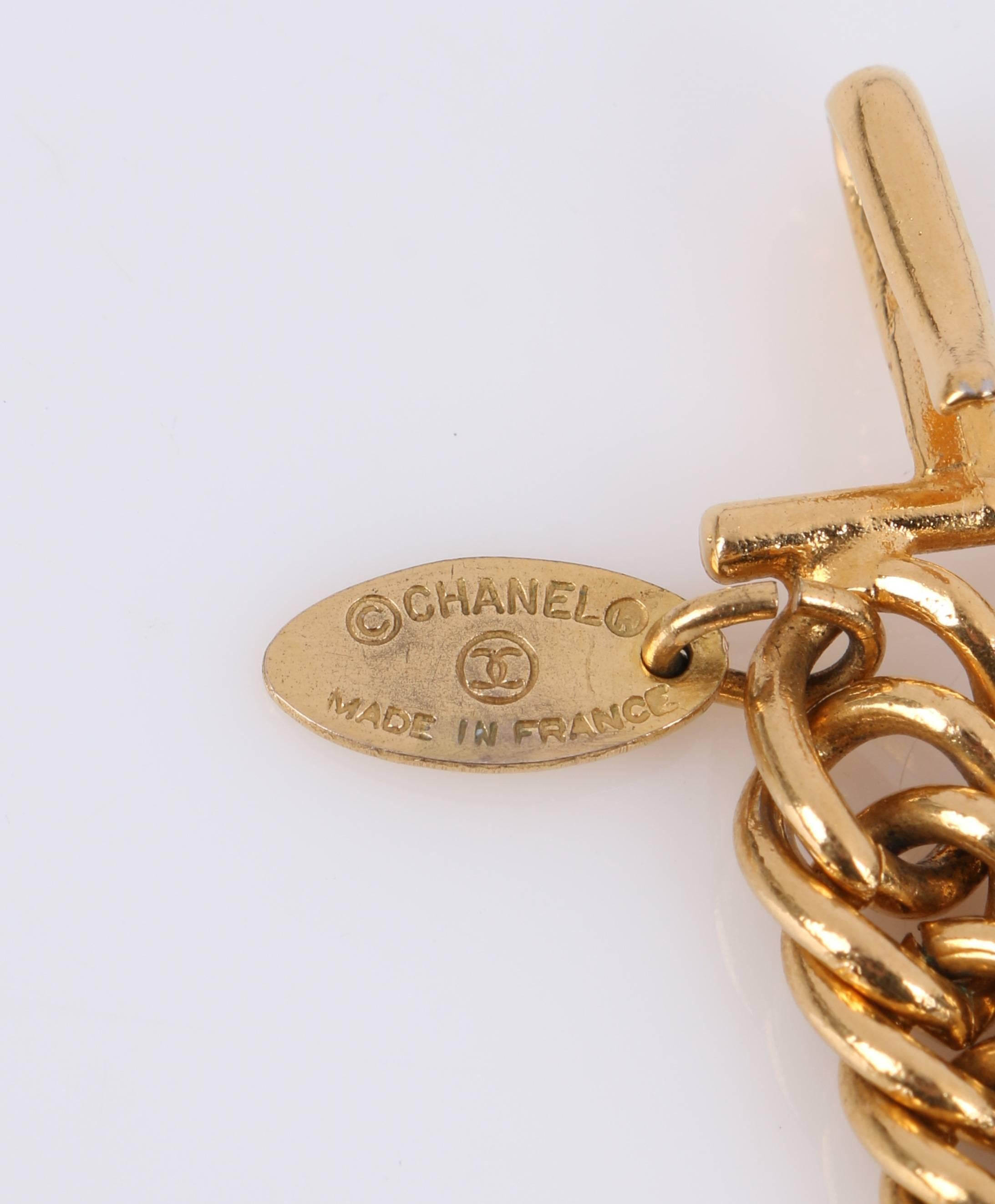 CHANEL 1980s CC Gold France Logo Lion Leo Sun Pendant Chunky Curb Chain Necklace In Good Condition In Thiensville, WI