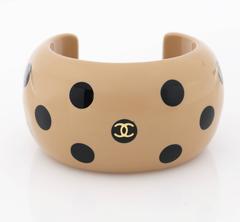 CHANEL Autumn 2000 CC Emblem Wide Tan Camel Black Polka Dot Resin Cuff Bracelet