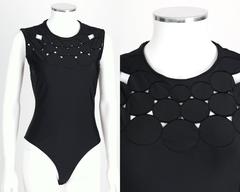 GIANNI VERSACE COUTURE S/S 1994 Top negro sin mangas con escote circular