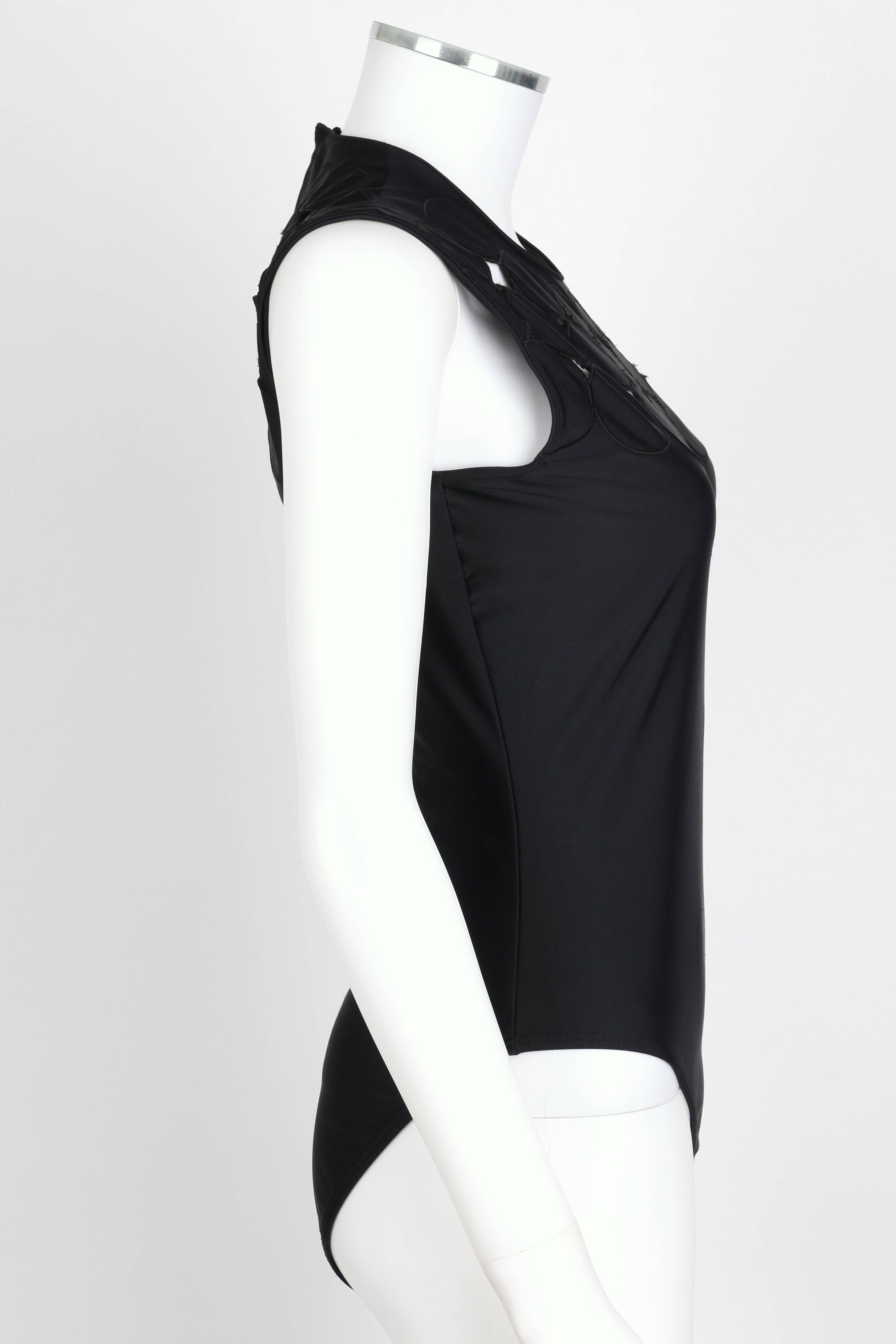 Gianni Versace Couture S/S 1994 Noir Body sans manches à découpes circulaires Top Pour femmes en vente