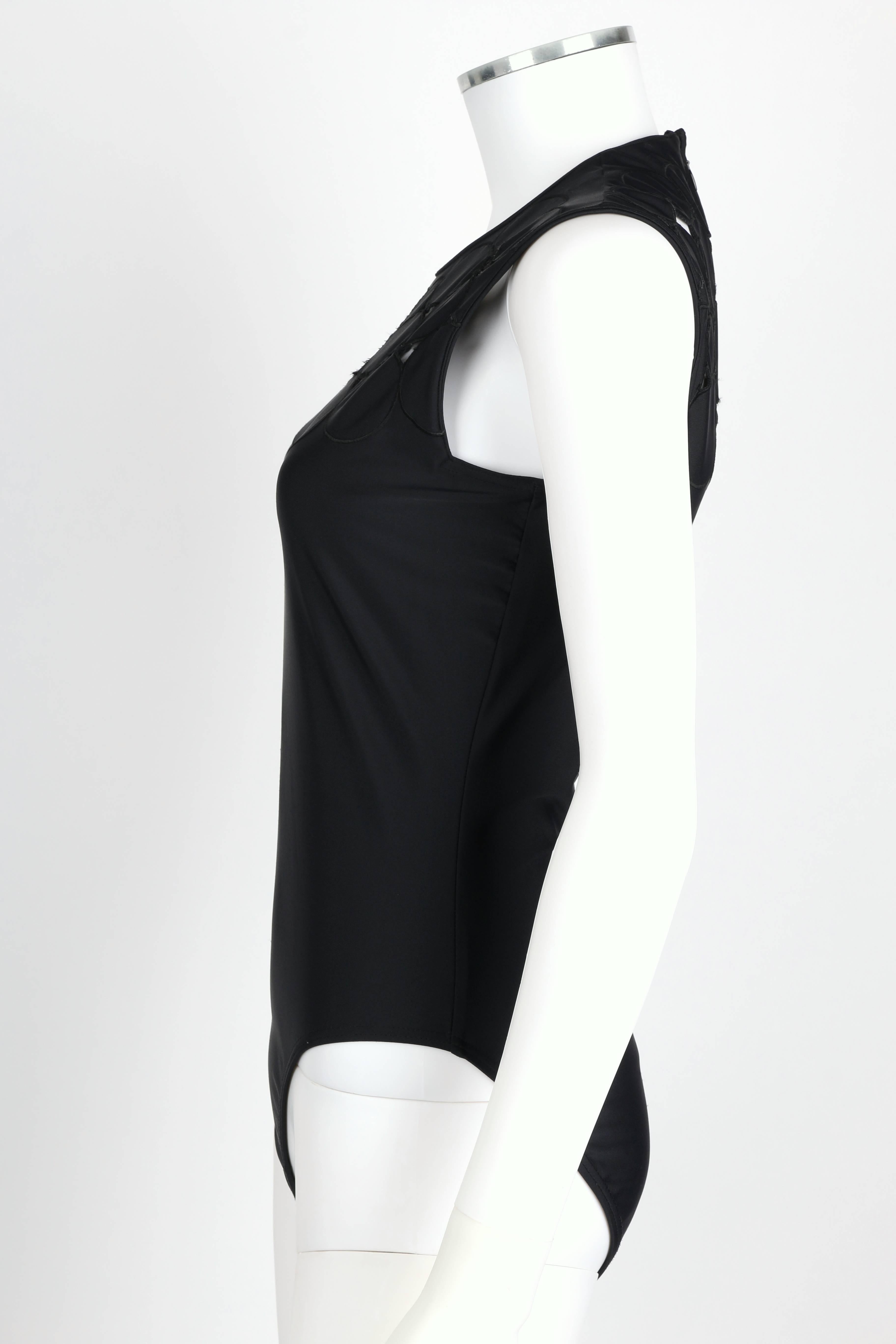 Gianni Versace Couture S/S 1994 Noir Body sans manches à découpes circulaires Top en vente 2