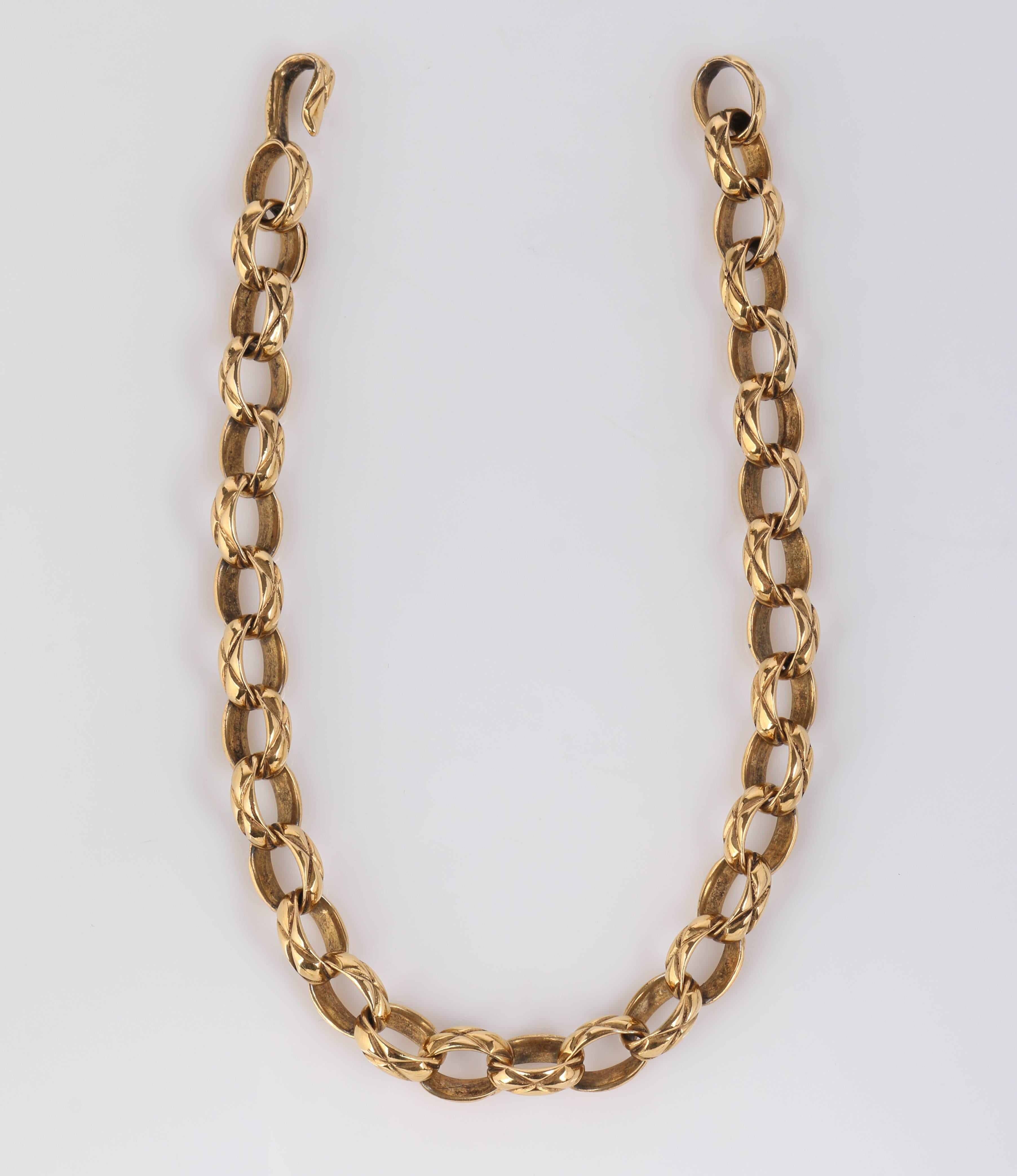 Women's CHANEL c.1986 Season 23 Gold Heavy Oval Link Chain Quilted Grooved Necklace