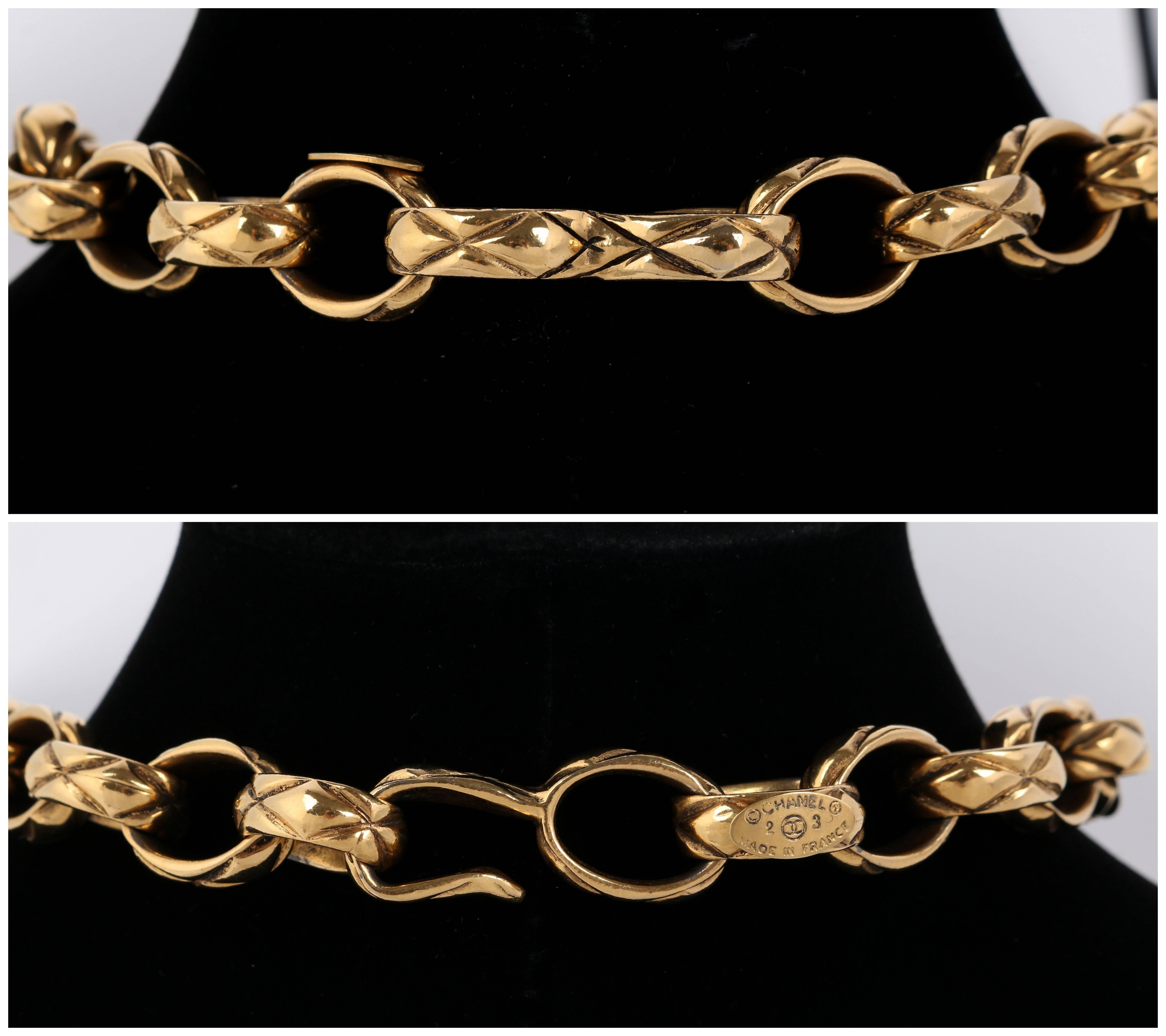 CHANEL c.1986 Season 23 Gold Heavy Oval Link Chain Quilted Grooved Necklace In Excellent Condition In Thiensville, WI