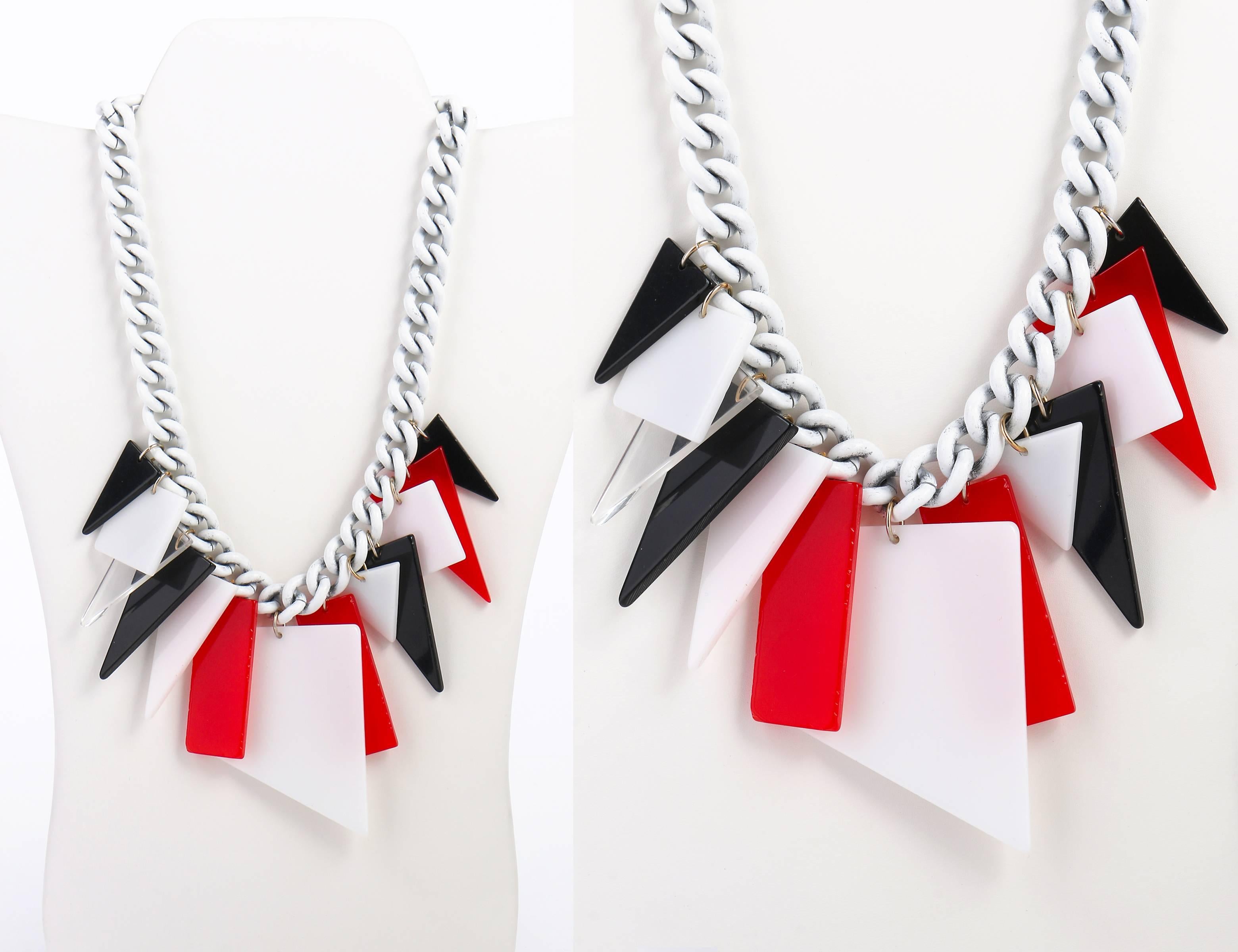 MOD c.1960s Red White Black Large Lucite Acrylic Geometric Enamel Chain Necklace In Good Condition In Thiensville, WI