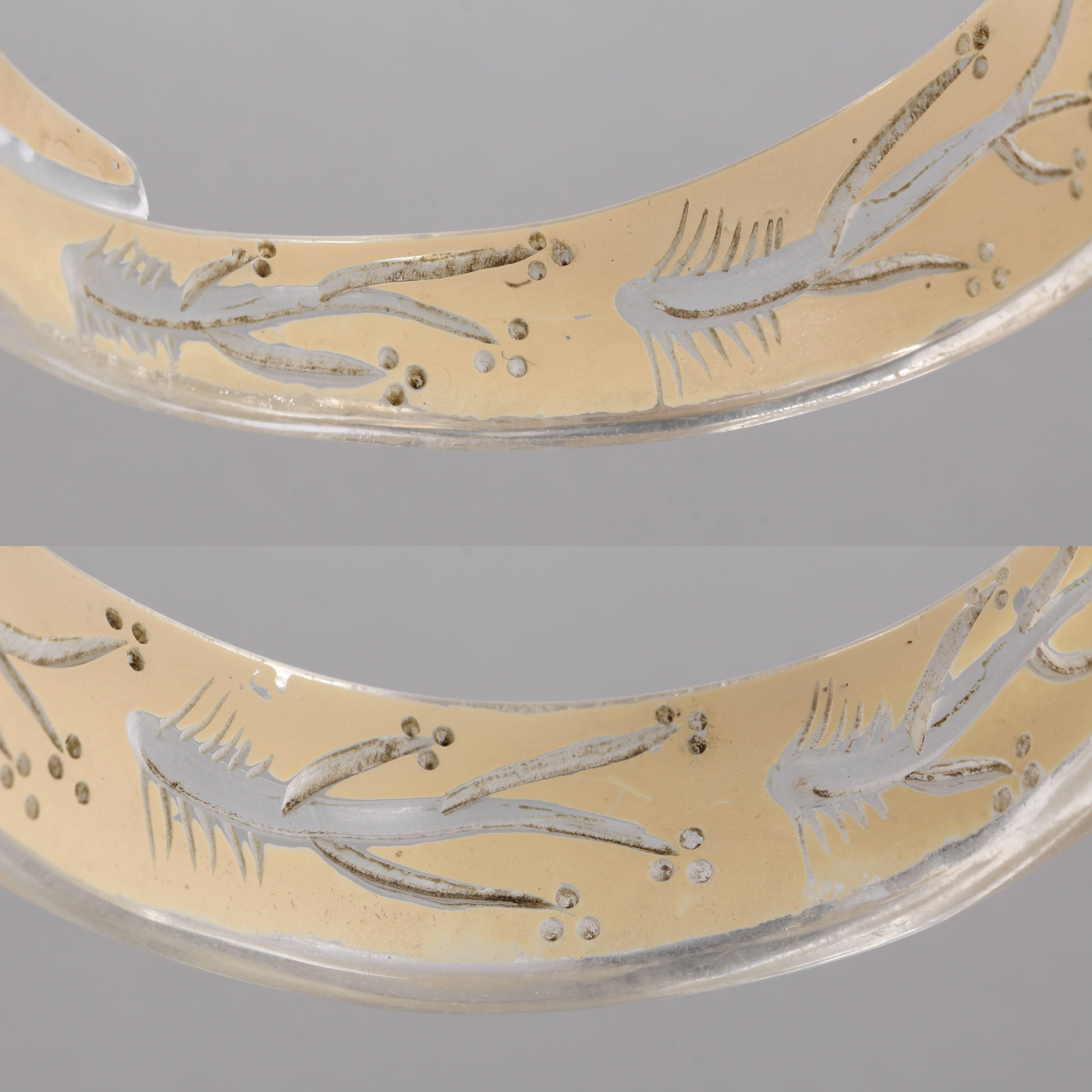 c.1930s-1940s Clear Plastic Lucite Reversed Handcarved Fish Bone Bangle Bracelet 3