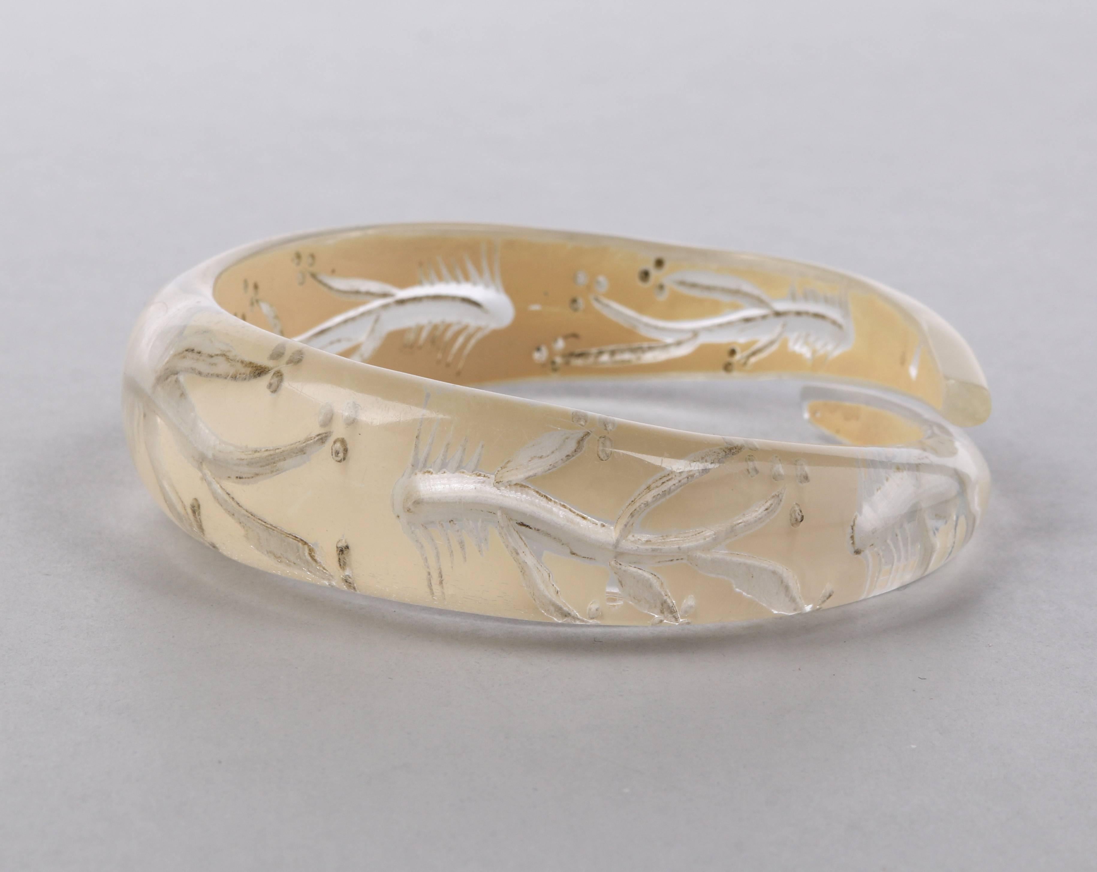c.1930s-1940s Clear Plastic Lucite Reversed Handcarved Fish Bone Bangle Bracelet In Good Condition In Thiensville, WI