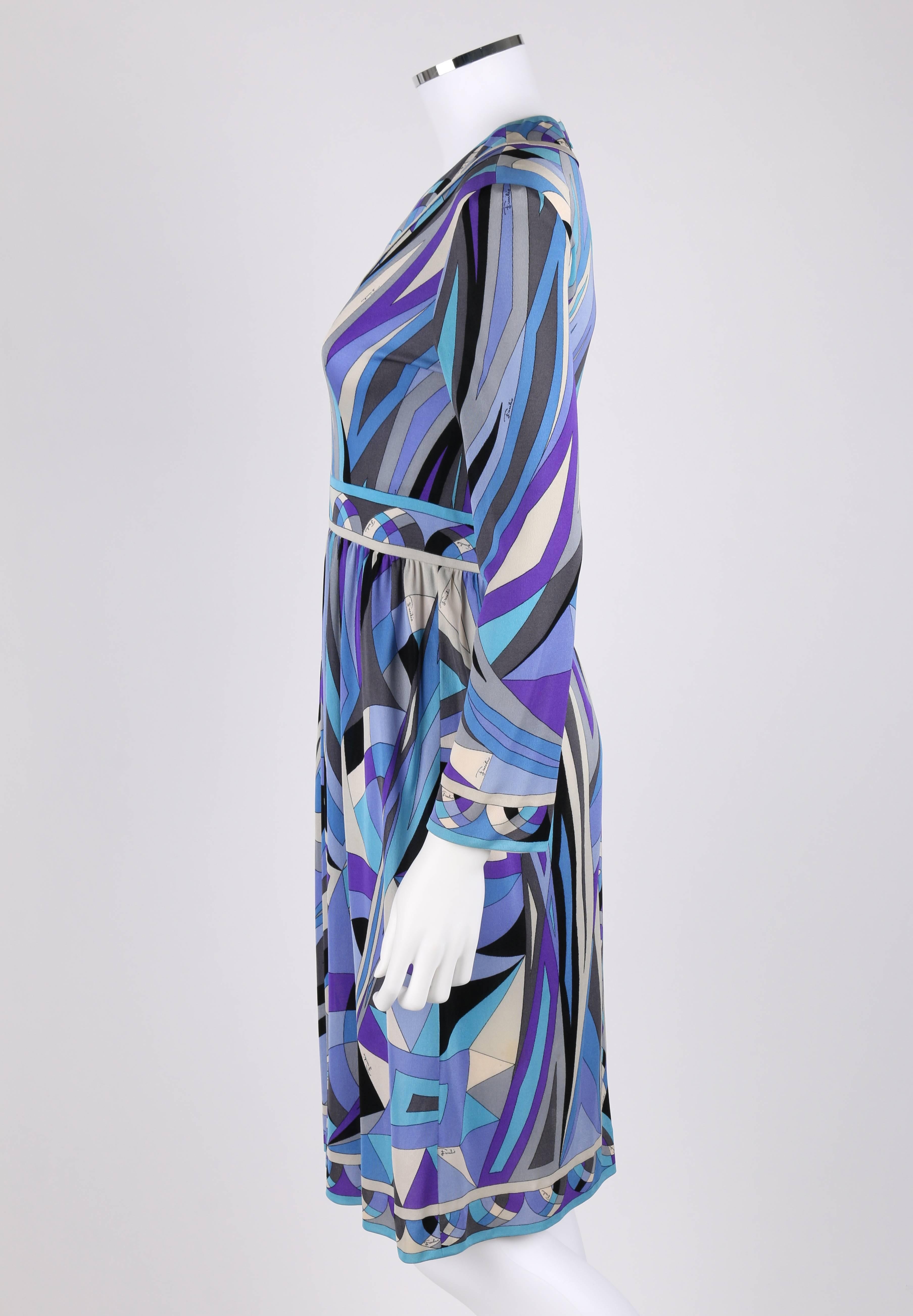 Robe Emilio Pucci en soie à manches longues et encolure en V avec imprimé signature bleue (années 1960) Pour femmes en vente