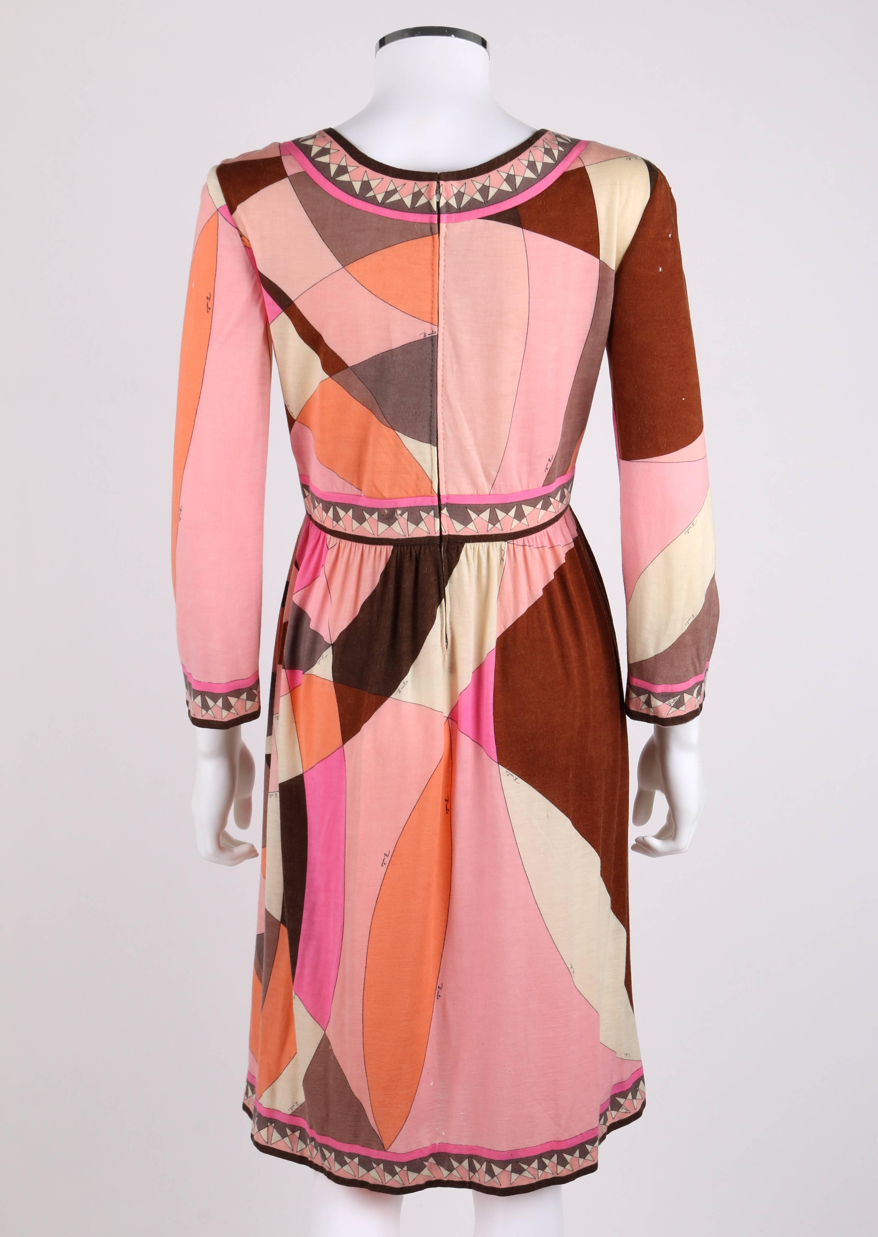 EMILIO PUCCI c.1960's Multicolor Abstract Signature Print Jersey V-Neck Dress In Excellent Condition In Thiensville, WI