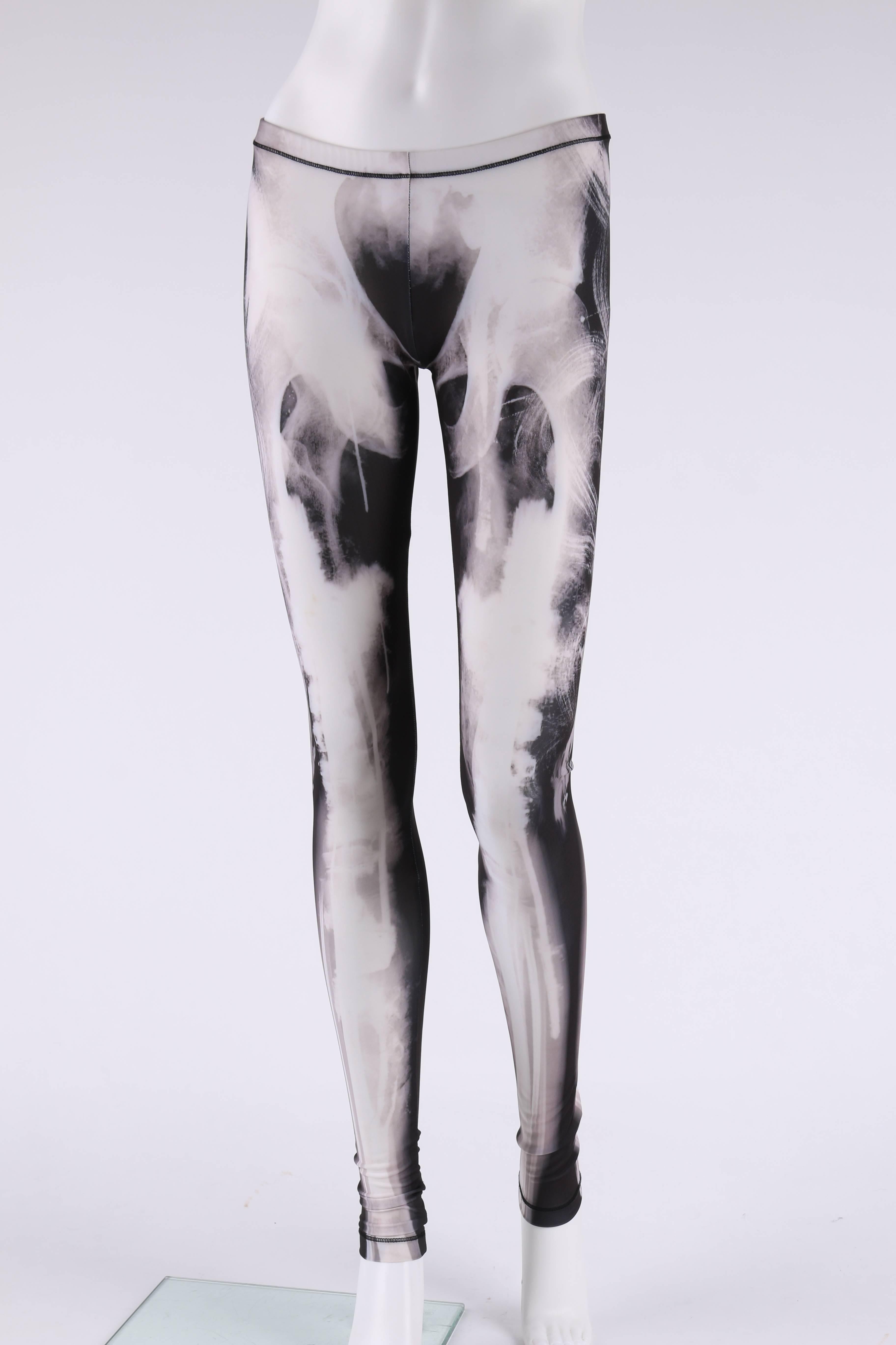 ALEXANDER MCQUEEN McQ c.2012 Black White X Ray Print Skeleton Leggings Pants In Good Condition For Sale In Thiensville, WI