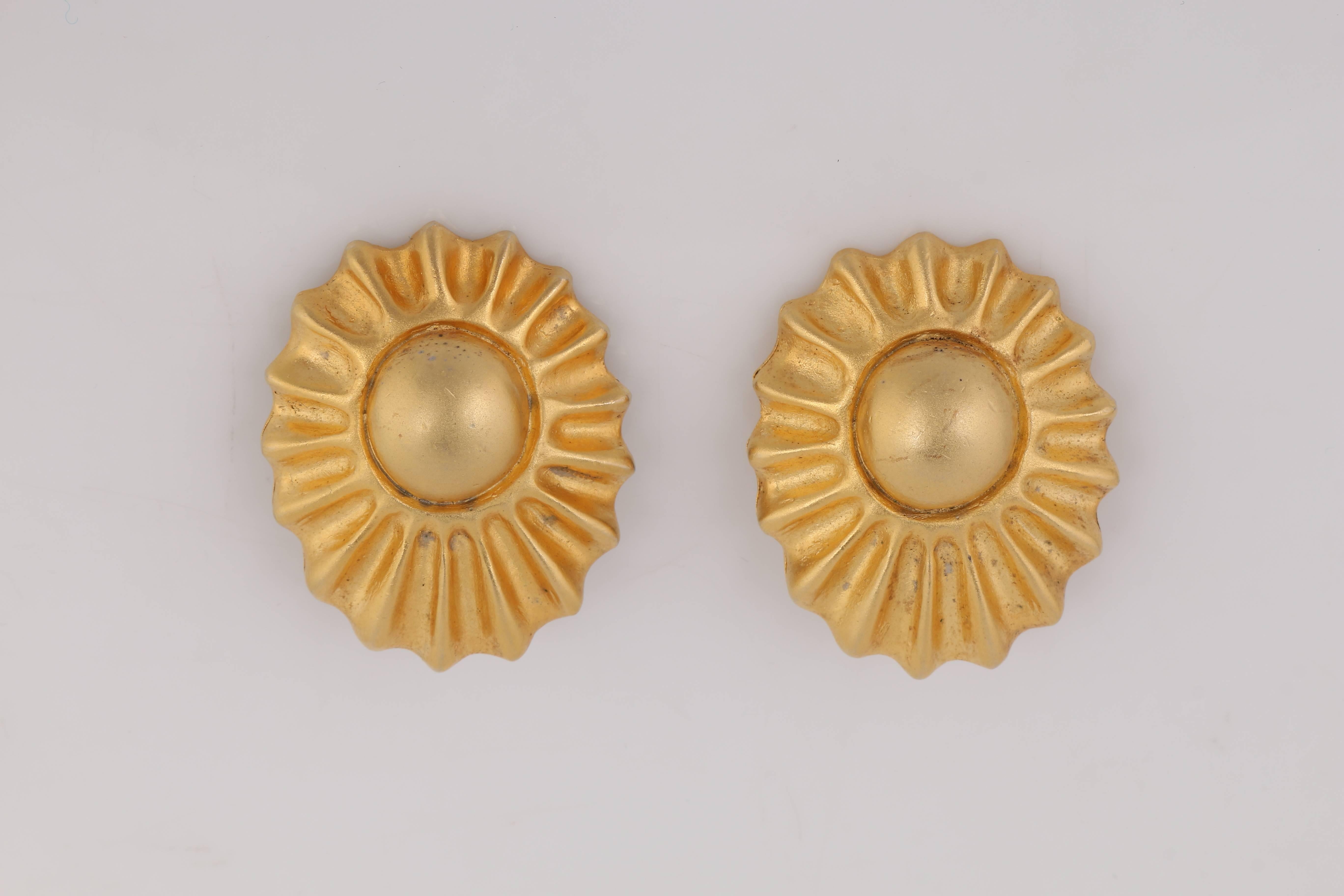 HERMES c.1990's Bijouterie Fantaisie Paris Gold Sun Ray Clip Earrings With Box In Good Condition In Thiensville, WI