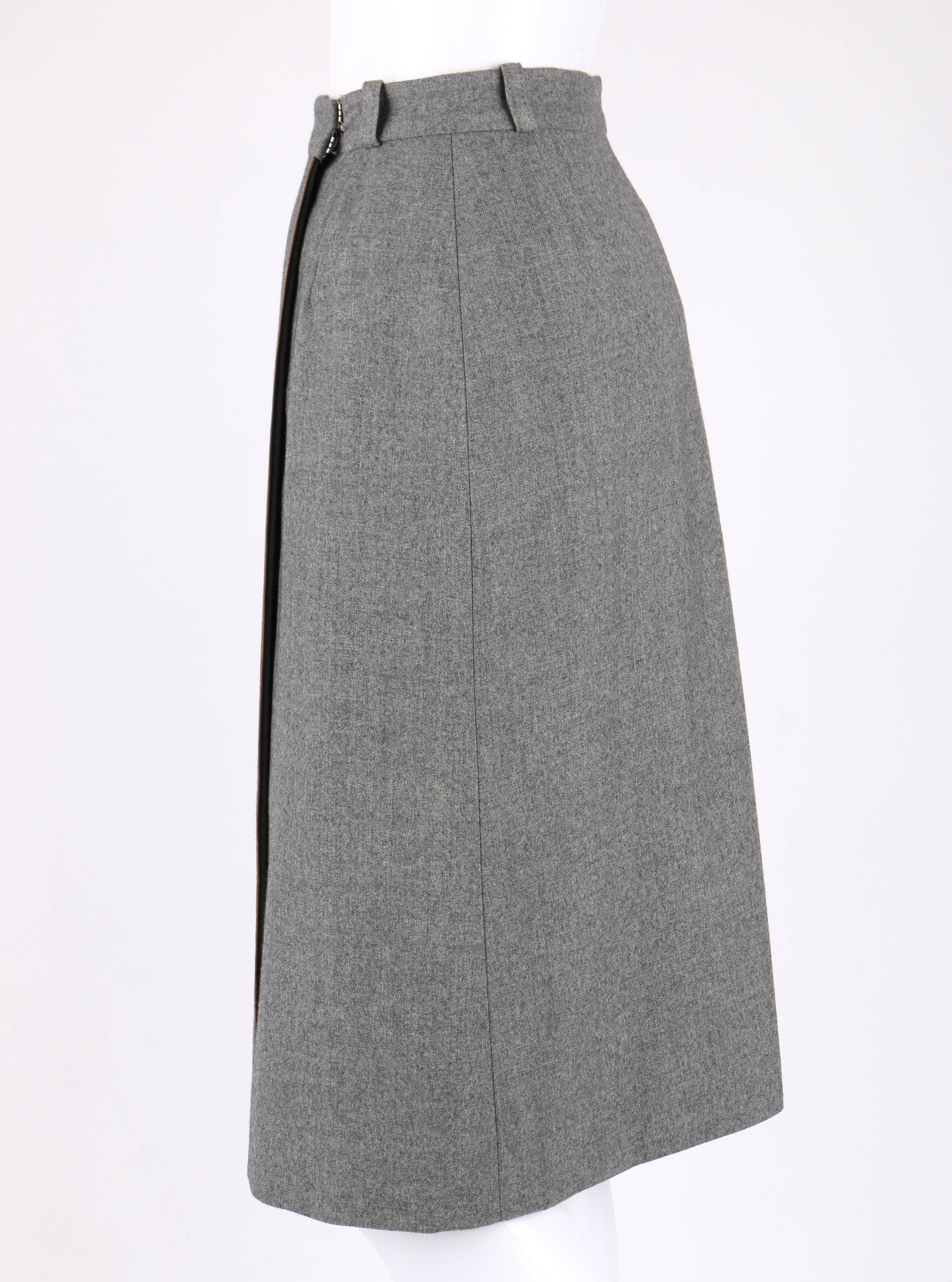 GUCCI Jupe portefeuille classique en laine grise avec bordure en cuir marron et passepoil, circa années 1970 Pour femmes en vente