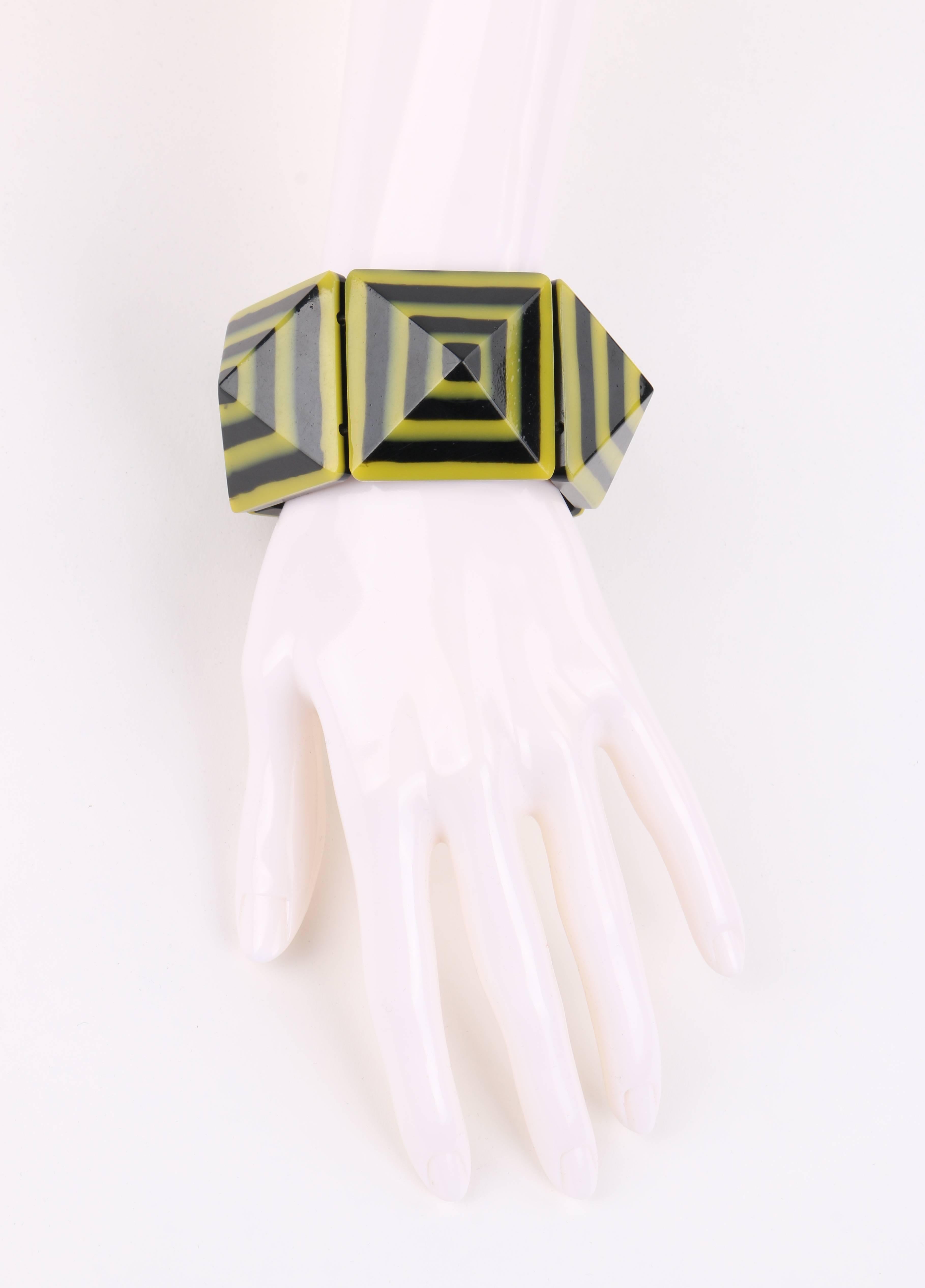 c.1980's Black & Yellow Lucite Pyramid Geometric Stretch Bracelet In Good Condition In Thiensville, WI