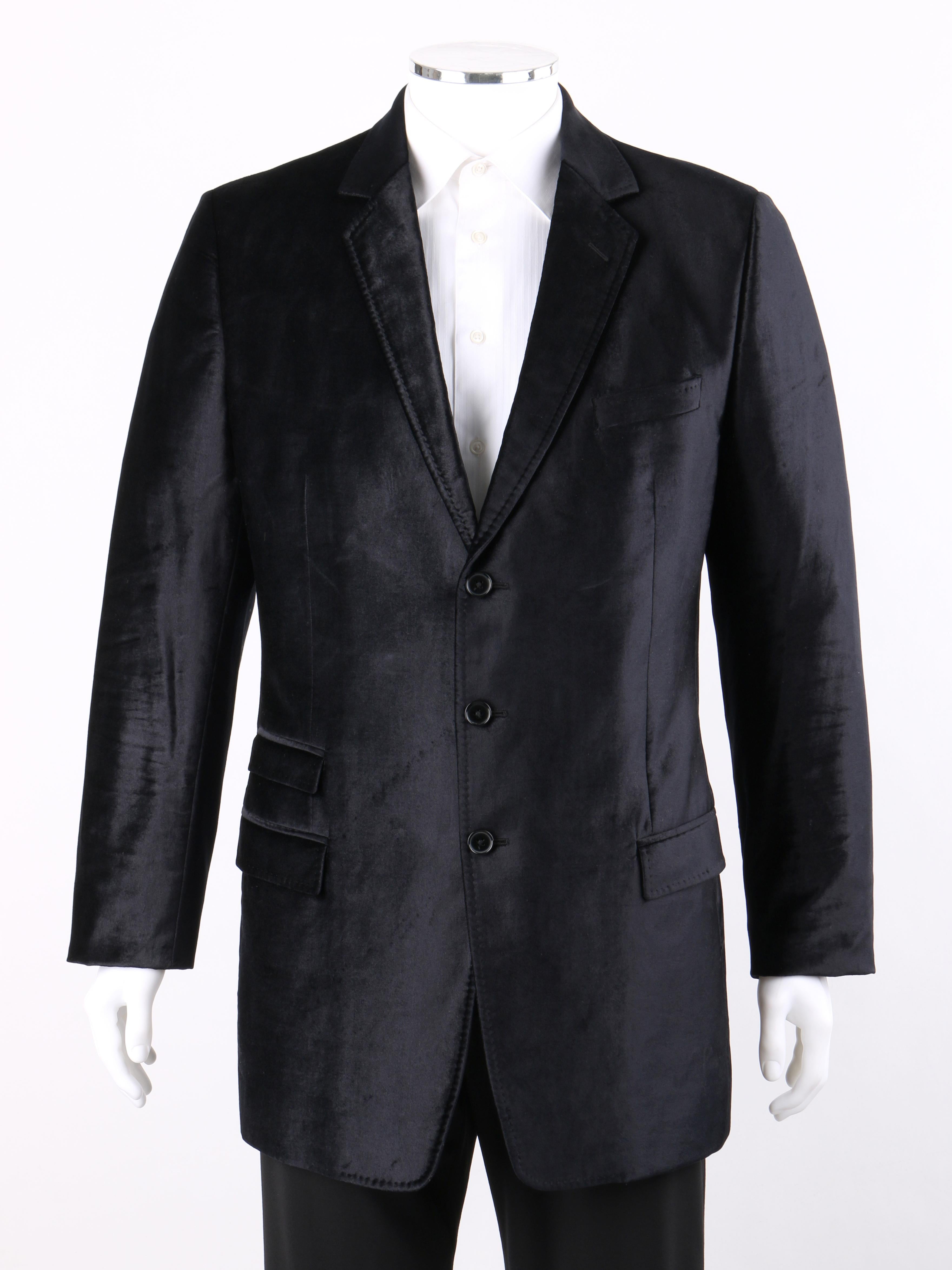 DESCRIPTION: DOLCE & GABBANA c.2007 MARTINI Black Velvet Three Button Blazer Evening Jacket
 
Brand / Manufacturer: Dolce & Gabbana; Martini
Collection: c.2007
Style: Three button blazer
Color(s): Black
Lined: Yes
Marked Fabric Content: Fabric